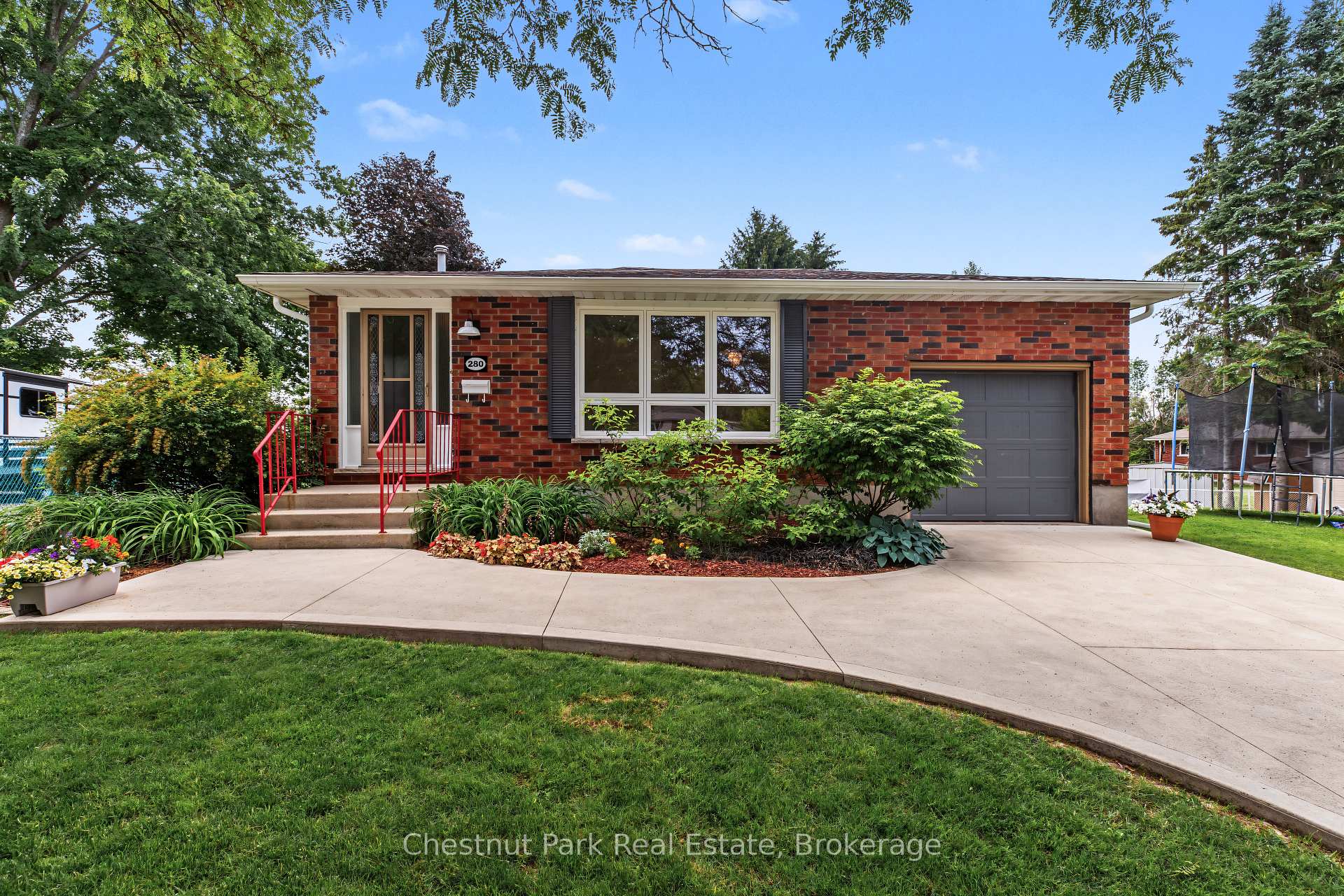 280 8th Avenue E, Owen Sound, ON, exterior