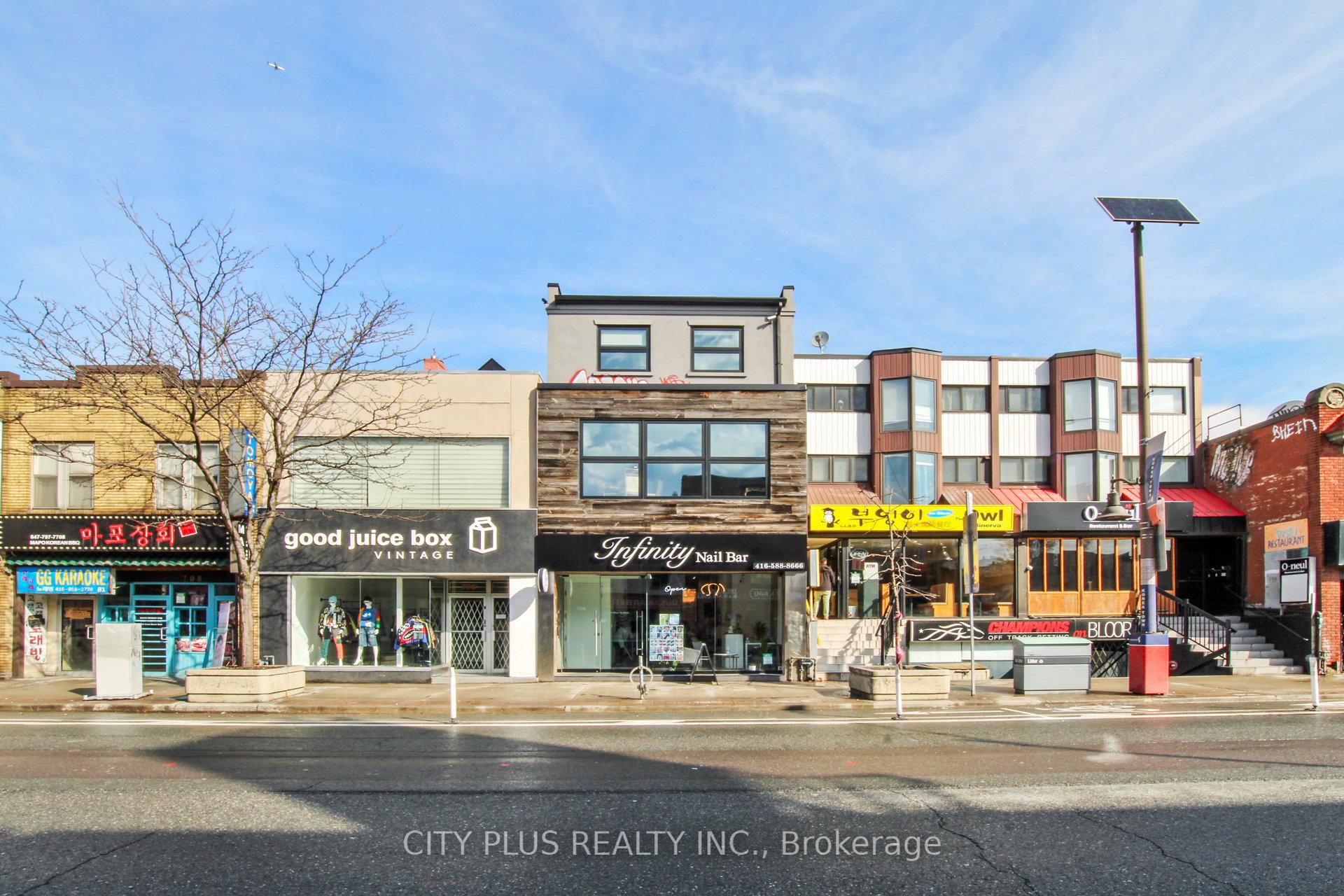 704 Bloor Street W, Toronto C02, ON, exterior
