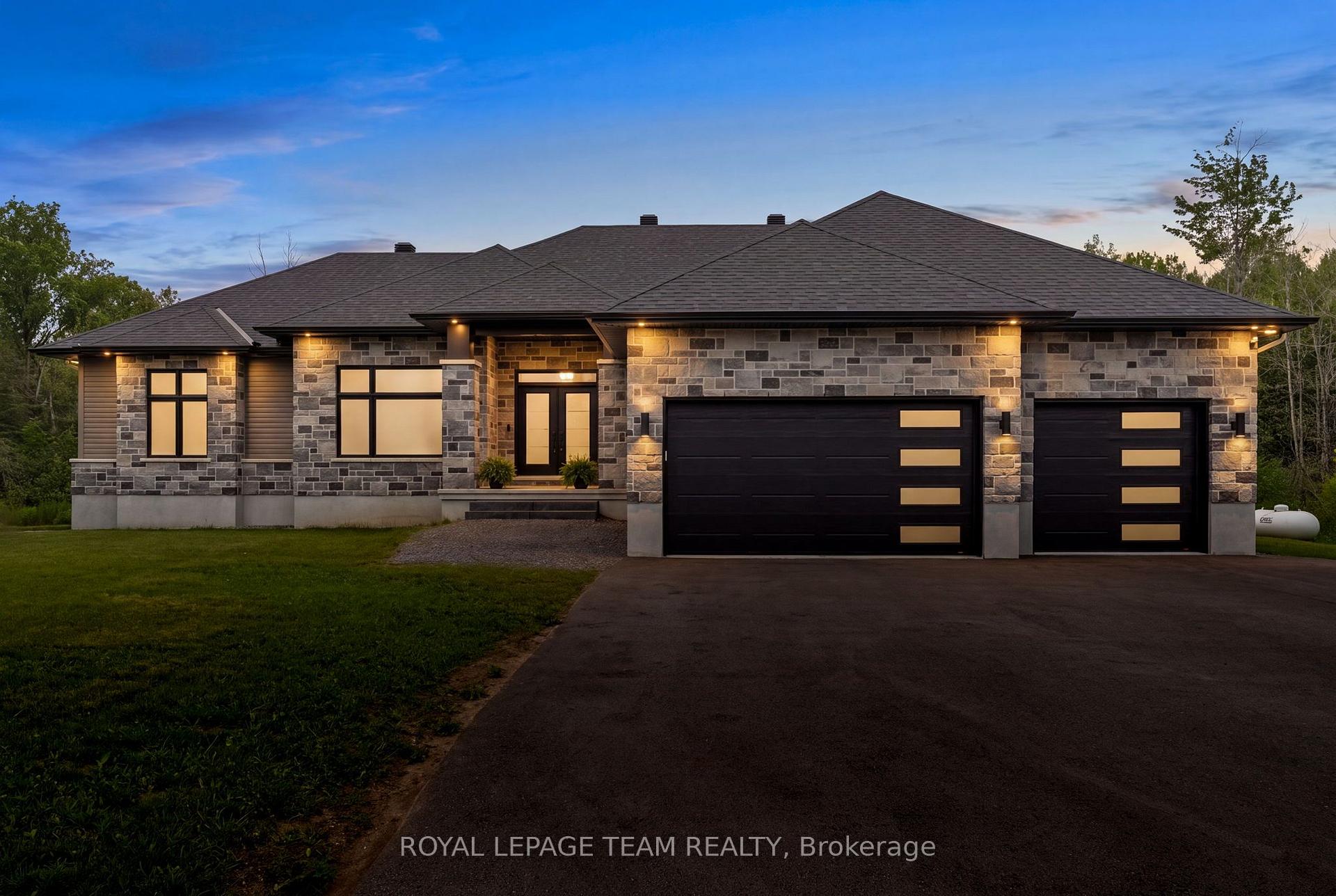 176 Country Meadow Drive, Carp - Huntley Ward, ON, exterior