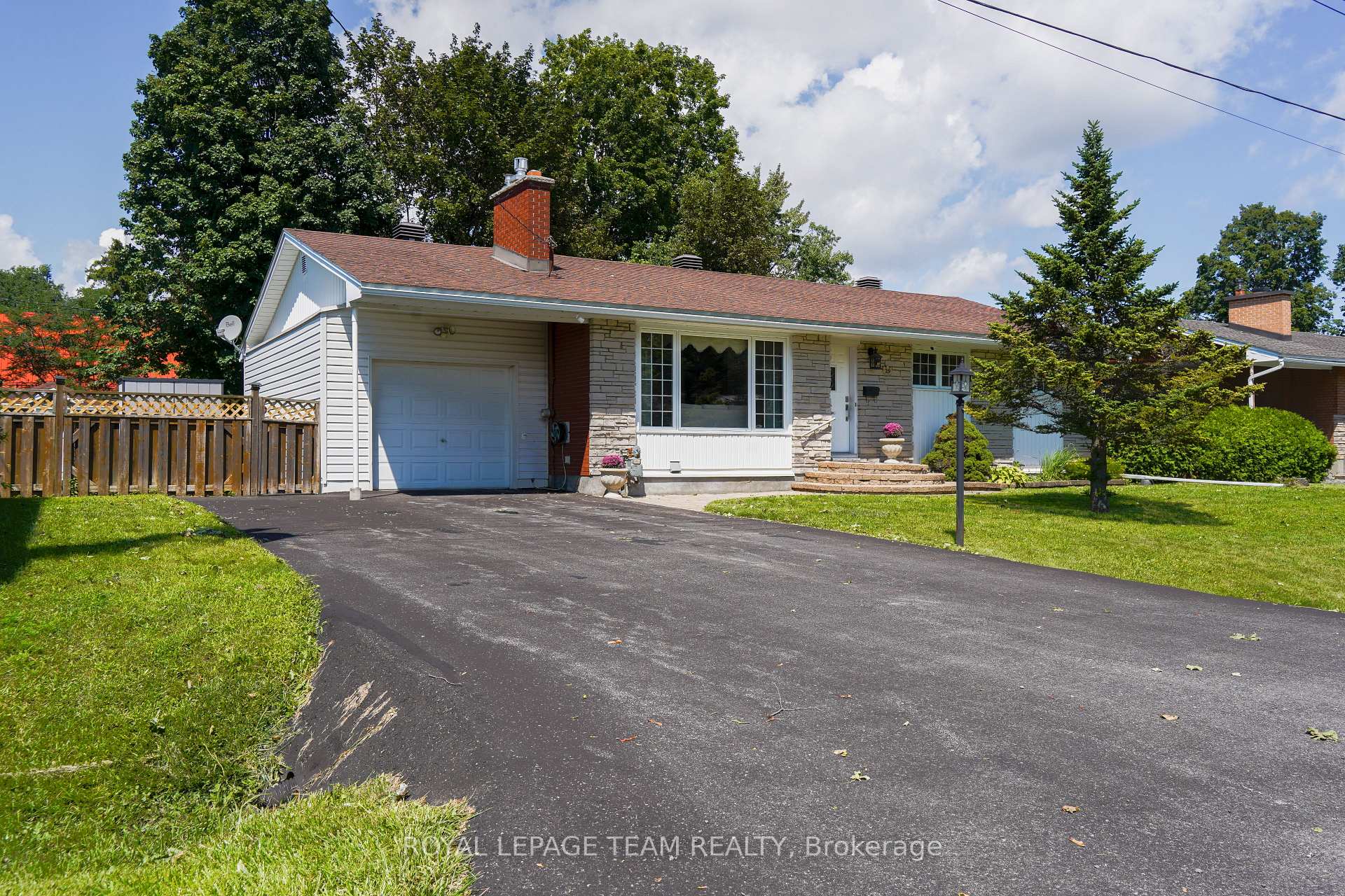 29 Epworth Avenue, Meadowlands - Crestview and Area, ON, exterior