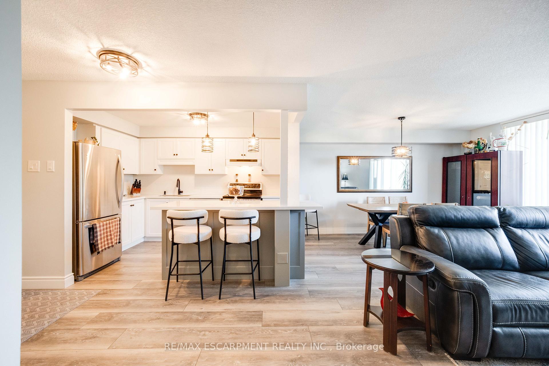 401 - 9 Bonheur Court, Brantford, ON, exterior