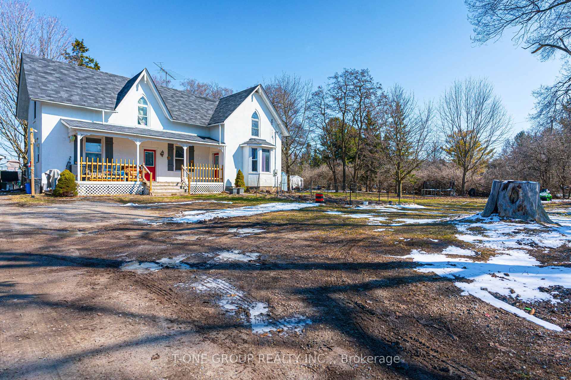 252 Columbus Road E, Oshawa, ON, exterior