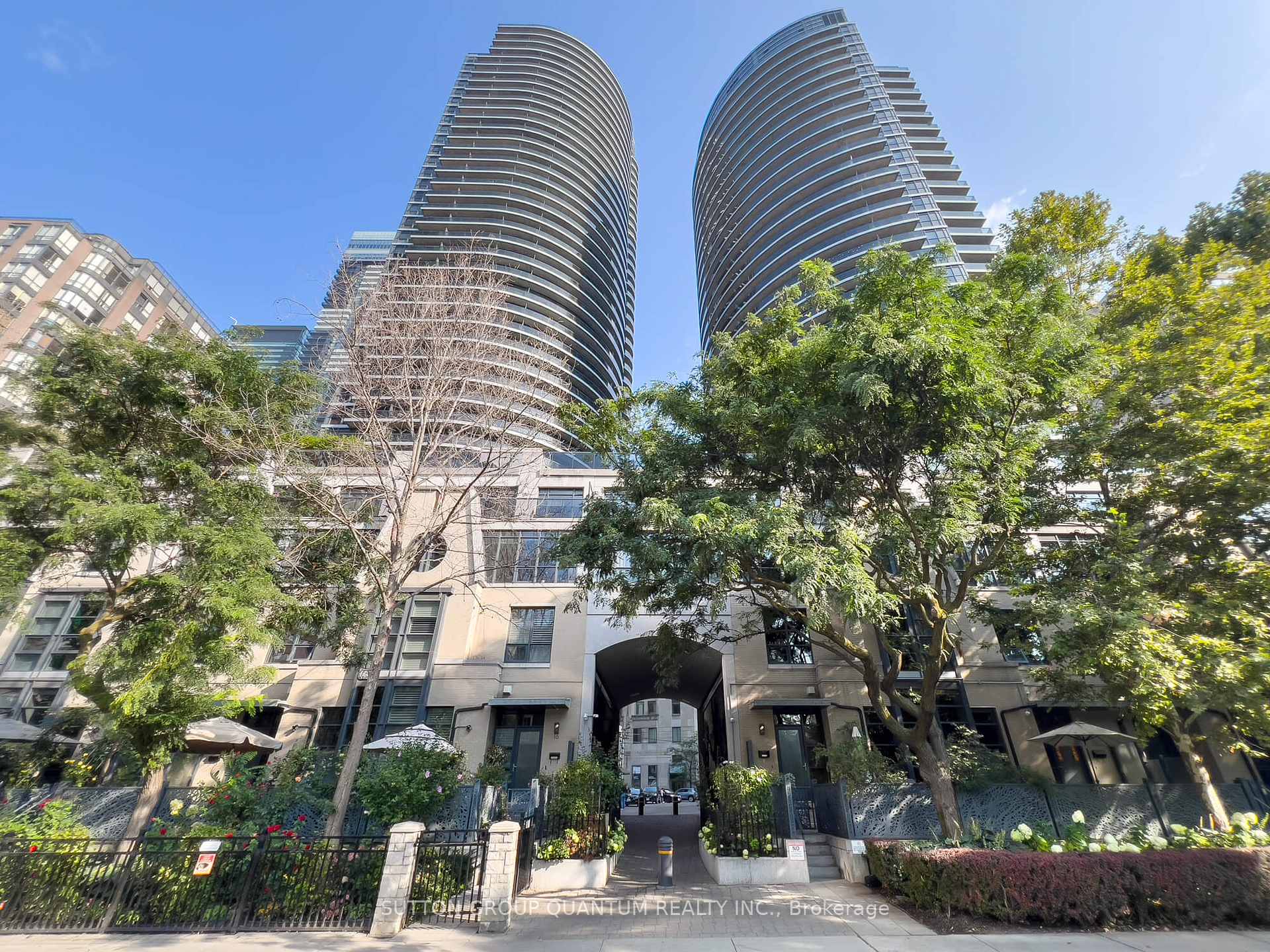 1811 - 25 Carlton Street, Toronto C08, ON, exterior