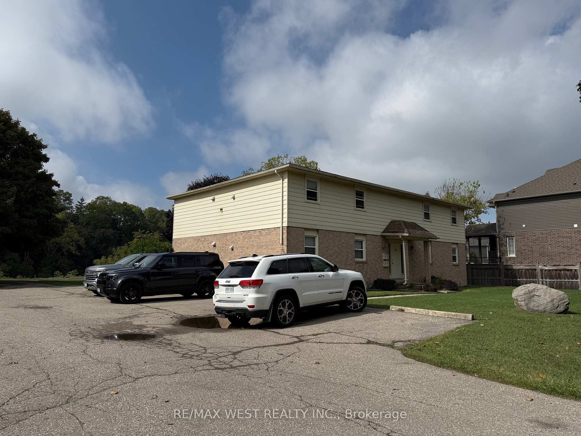 60 Willow Street, Brant, ON, exterior