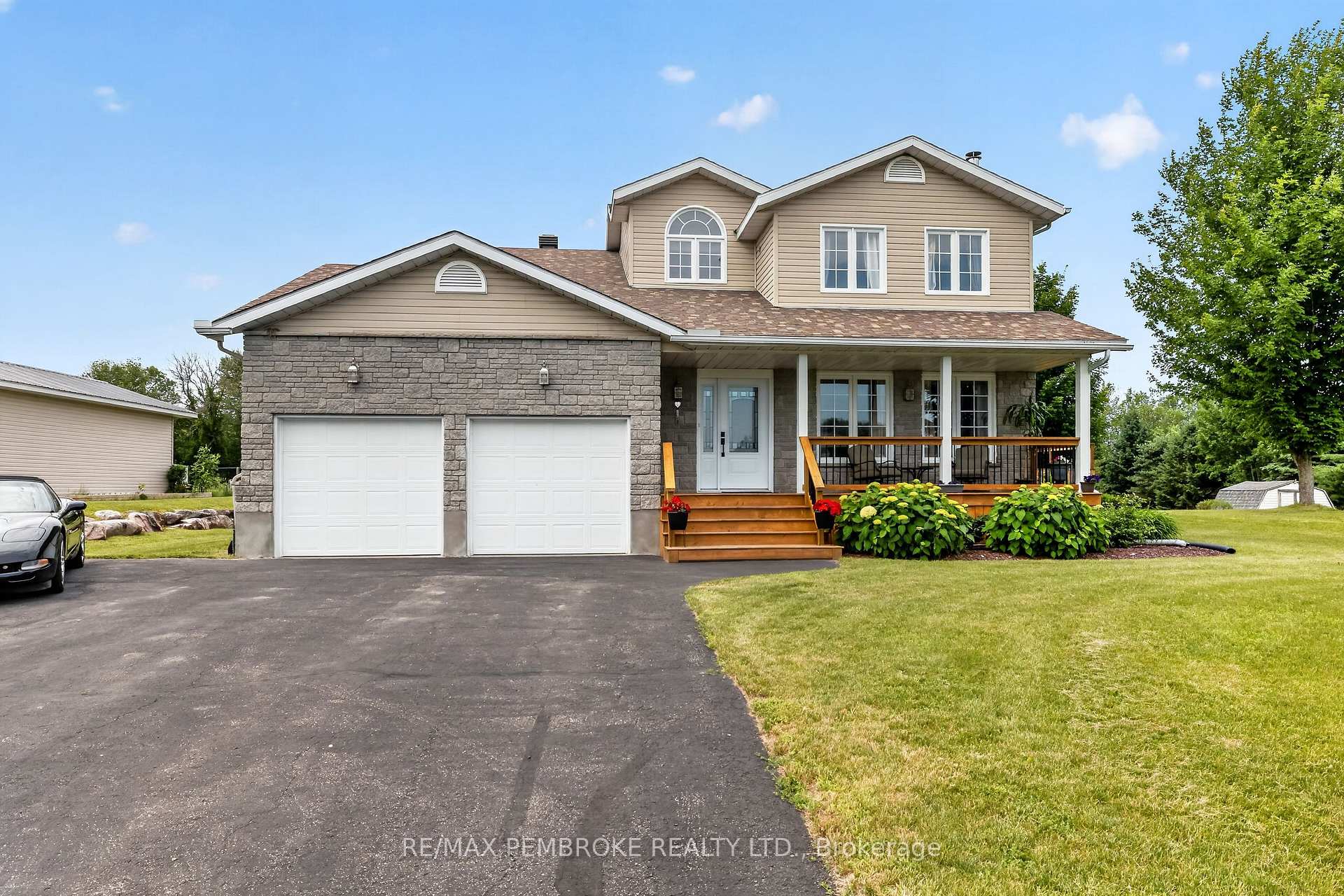 9 Heron Drive, Laurentian Valley, ON, exterior