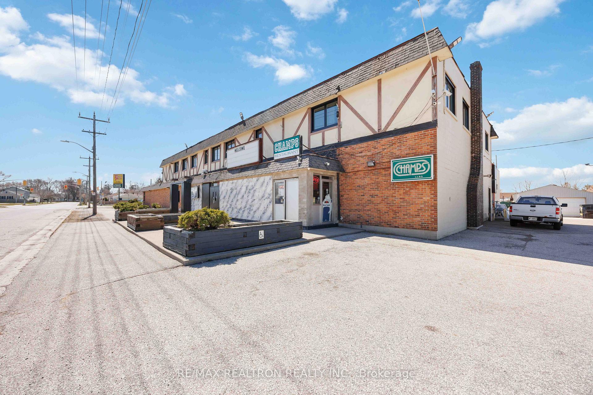 348 Ontario Street, Sarnia, ON, exterior