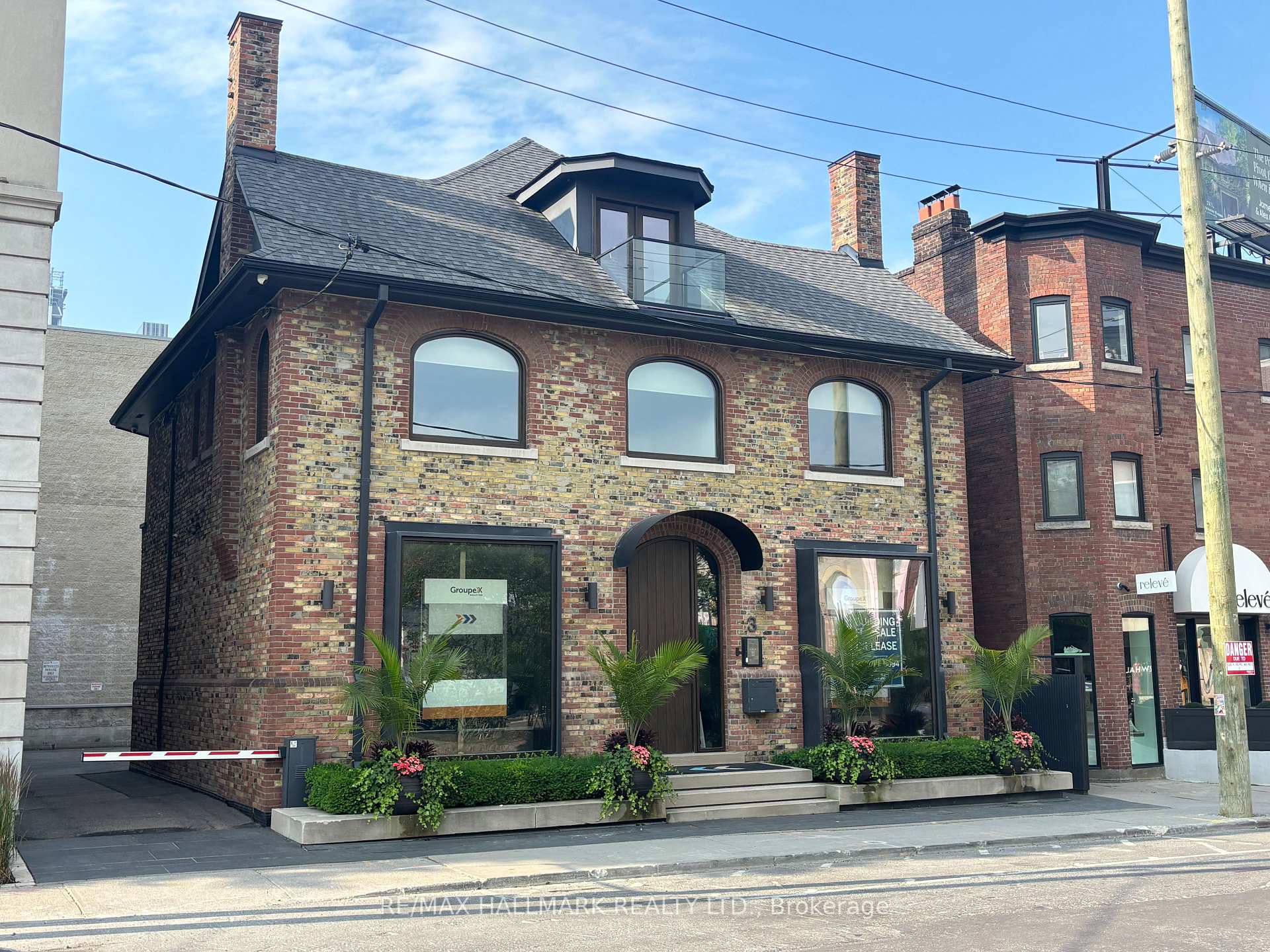 3 Rowanwood Avenue E, Toronto C09, ON, exterior