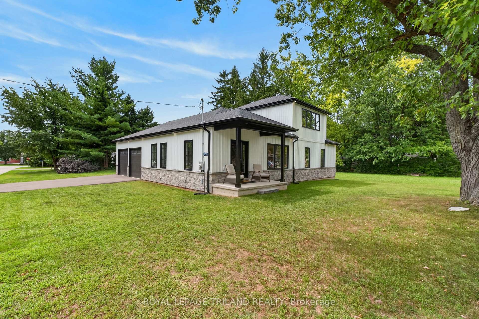 4397 Mill Crescent, North Middlesex, ON, exterior