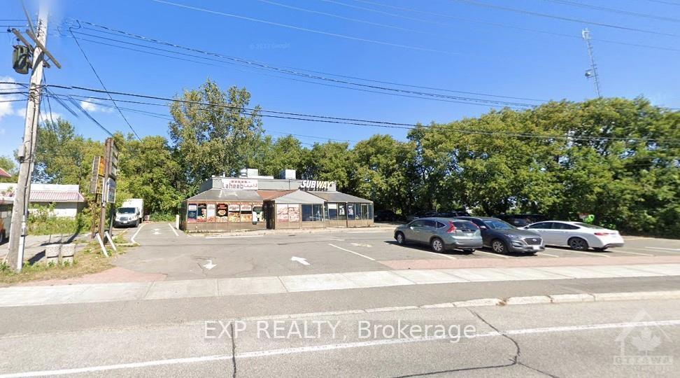 973 MONTREAL Road, Manor Park - Cardinal Glen and Area, ON, exterior