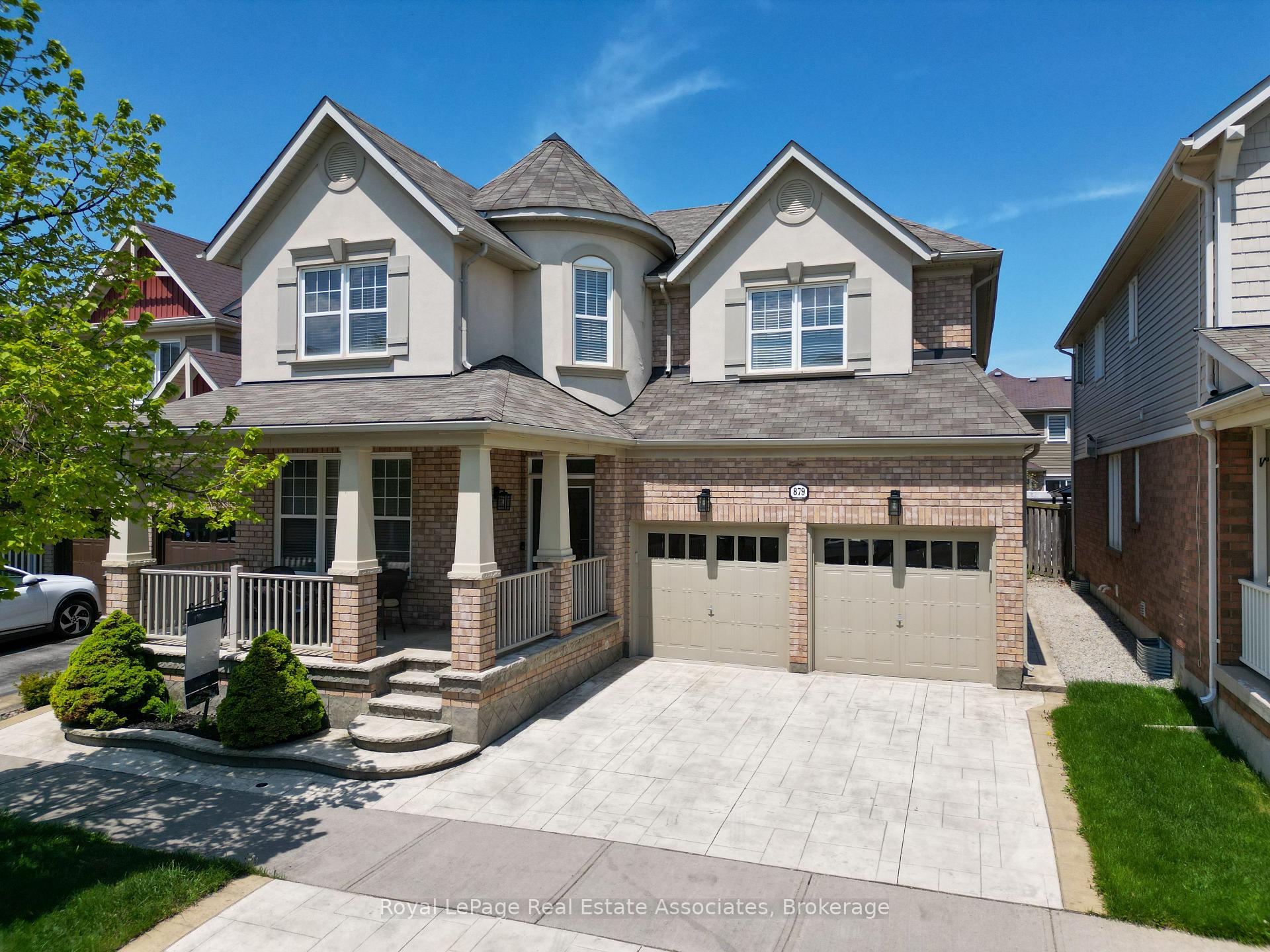 879 Etherington Way, Milton, ON, exterior