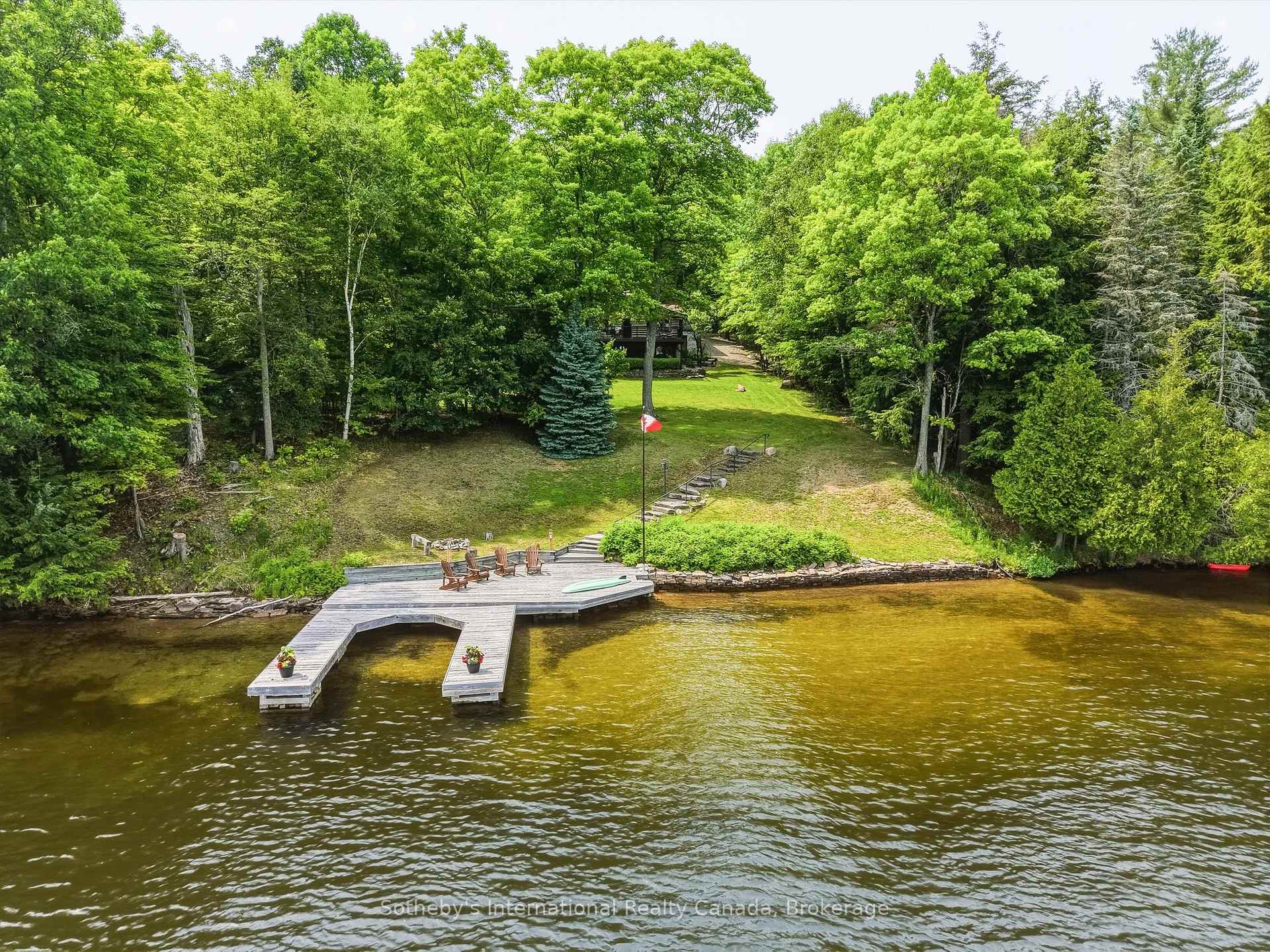 1054 Hilltop Crescent, Lake of Bays, ON, exterior