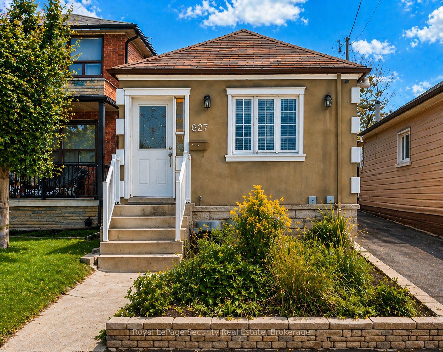 627 Caledonia Road, Toronto W04, ON, exterior