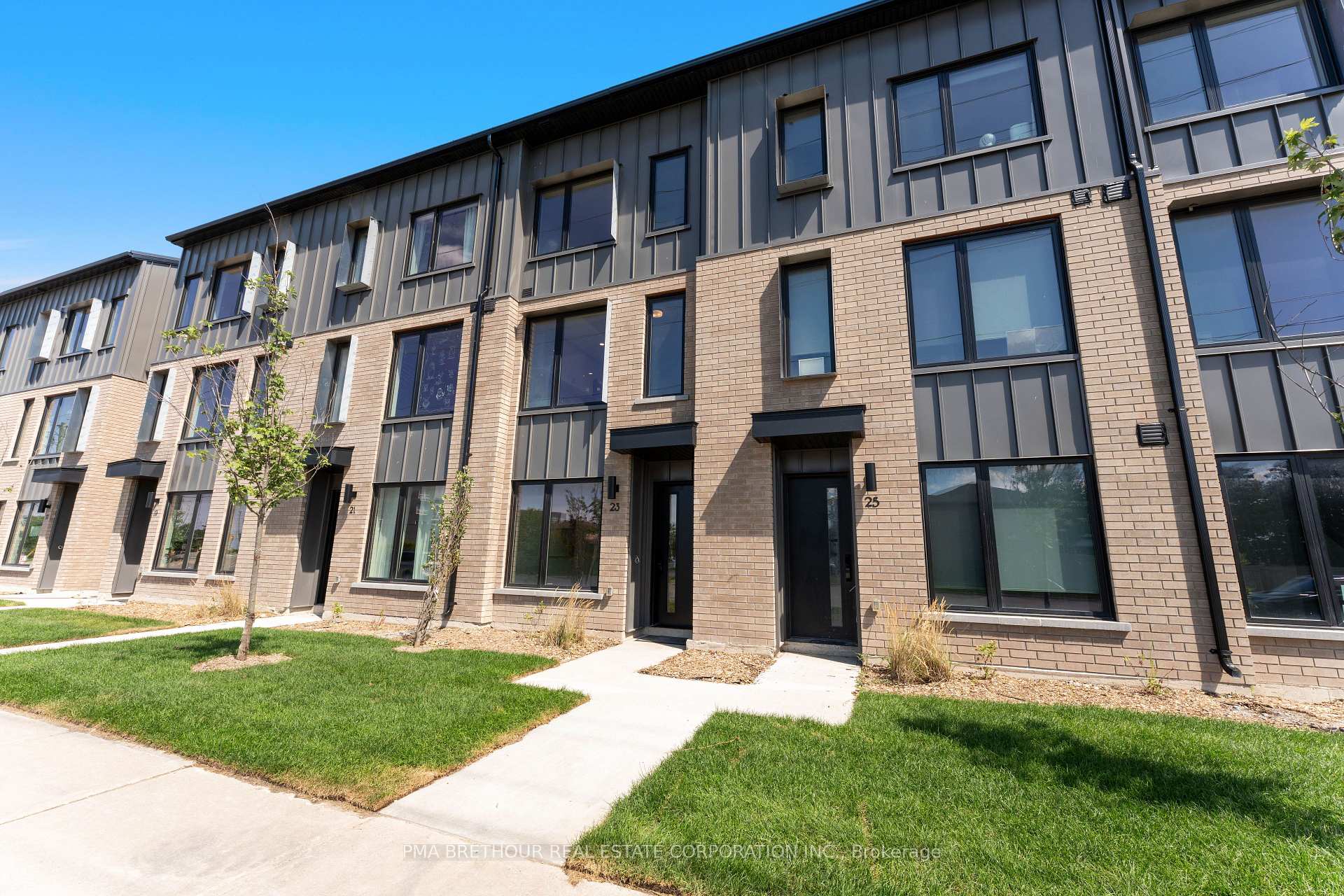 17 Rainwater Lane, Barrie, ON, exterior