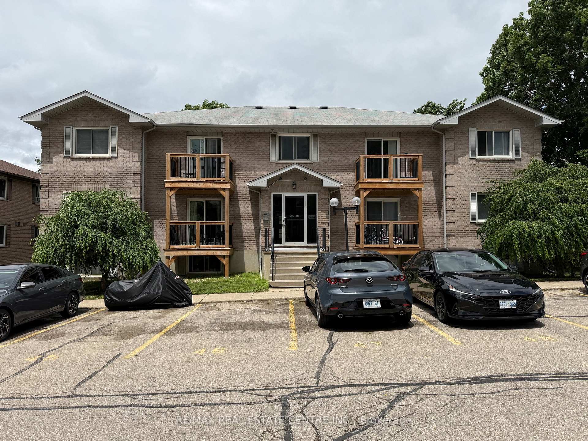 206 - 266 Overlea Drive, Kitchener, ON, exterior