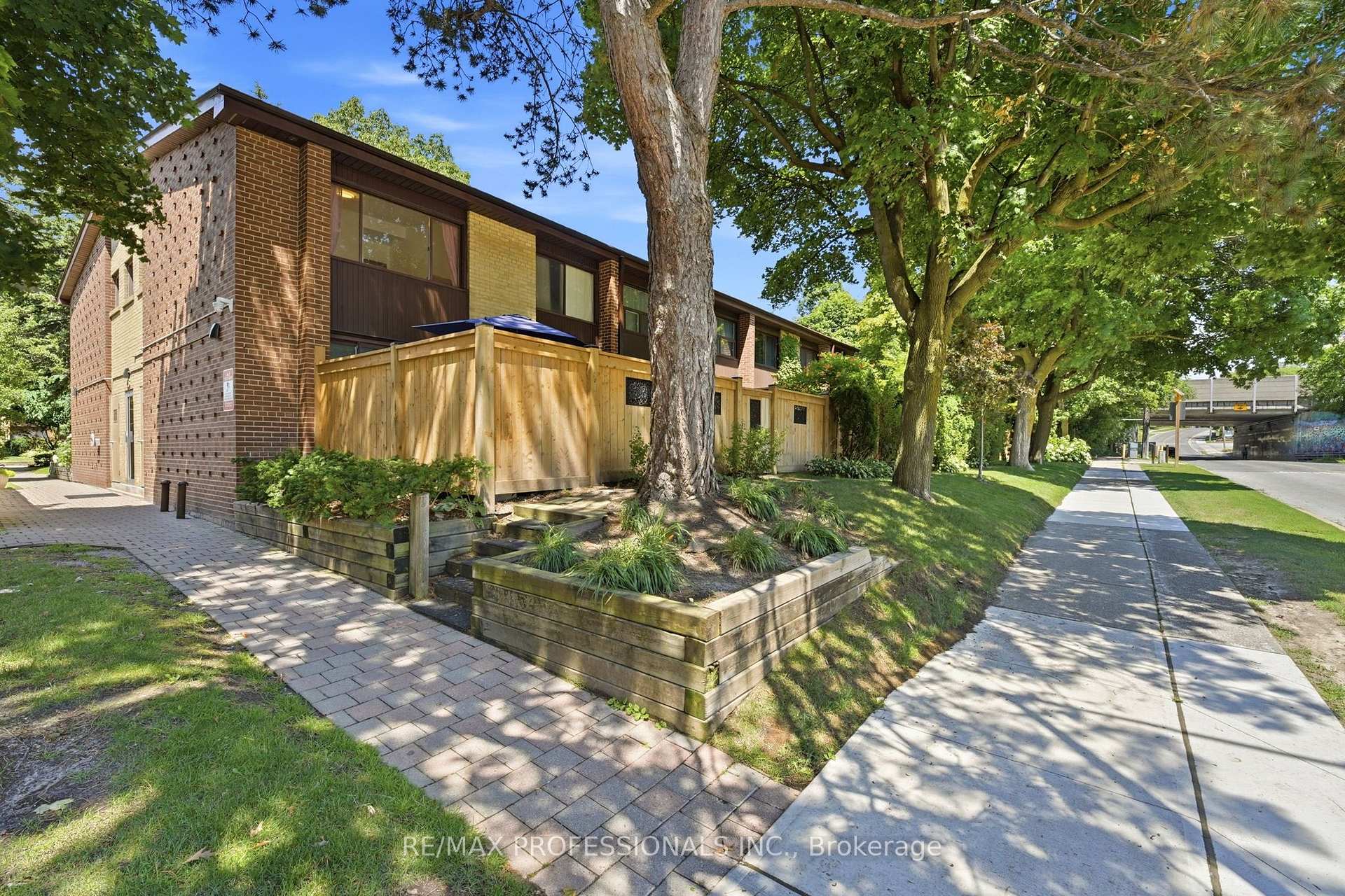 12 - 48 Three Valleys Drive, Toronto C13, ON, exterior