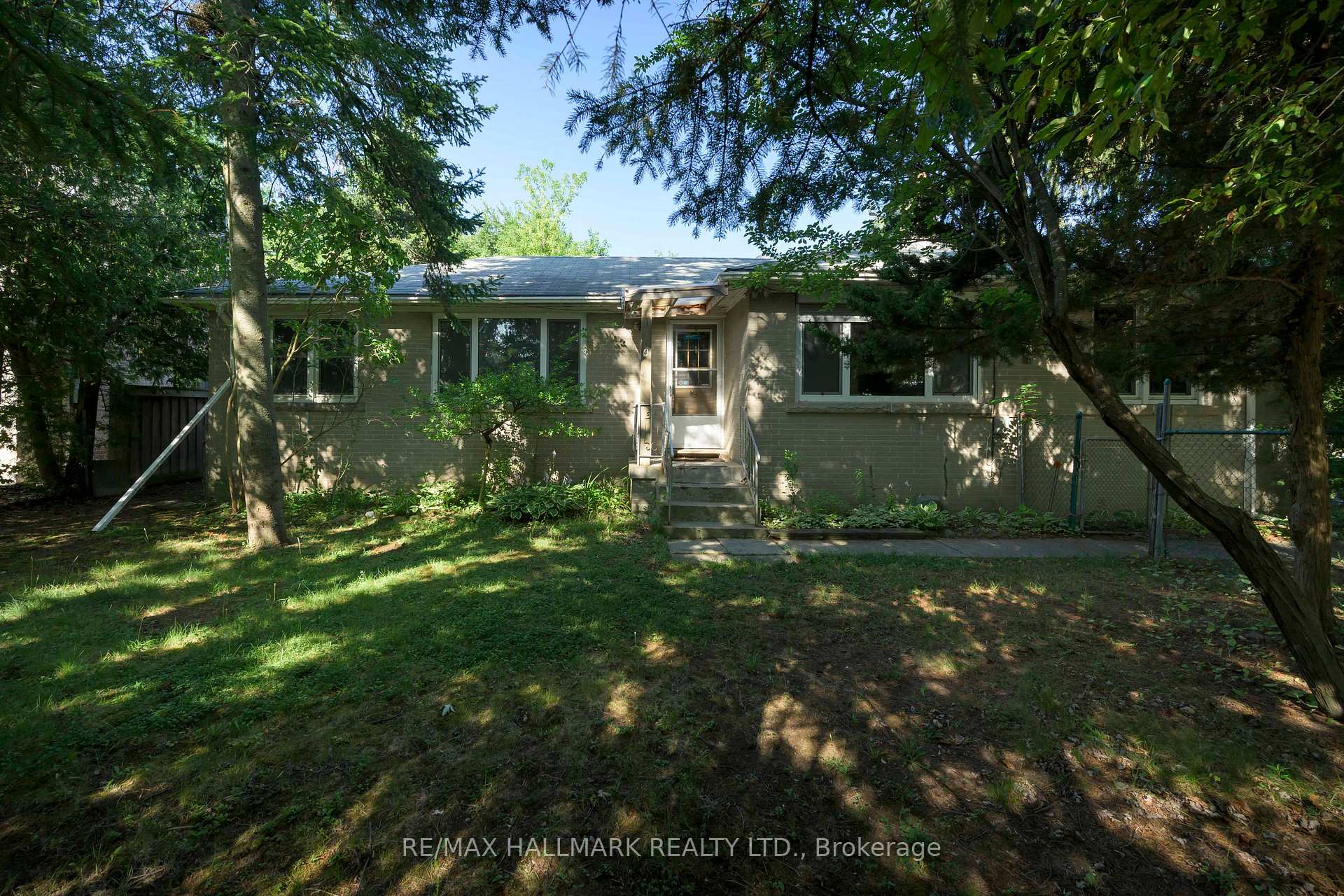 4 Crestview Road, King, ON, exterior
