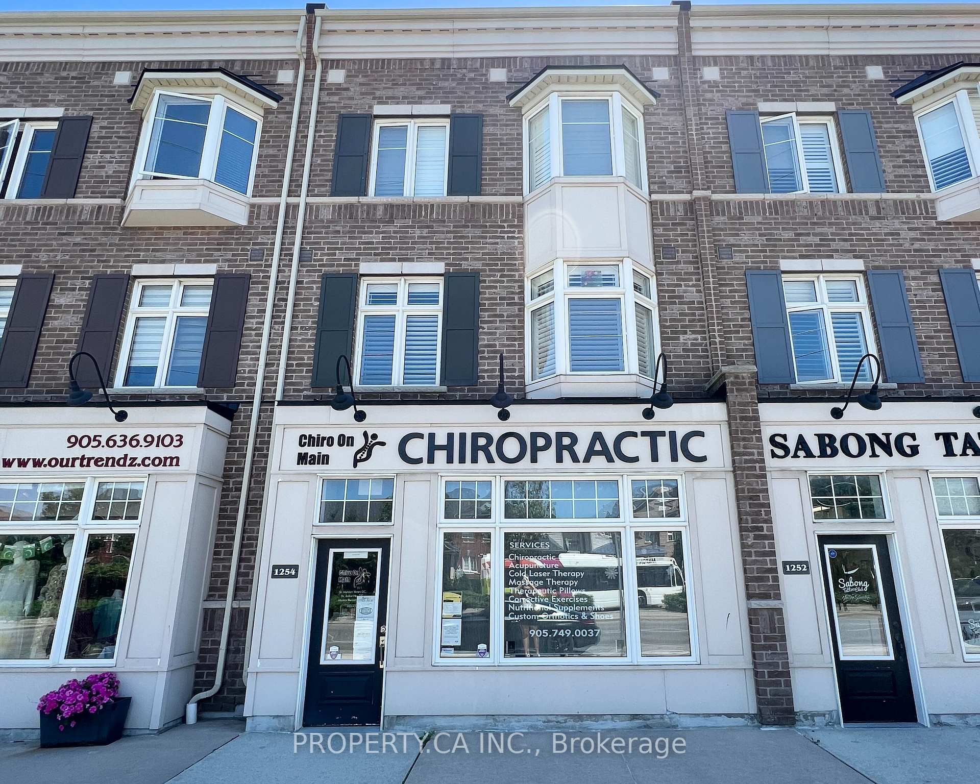 1254 Main Street E, Milton, ON, exterior