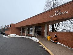 204-06 - 565 Sanatorium Road, Hamilton, ON, exterior