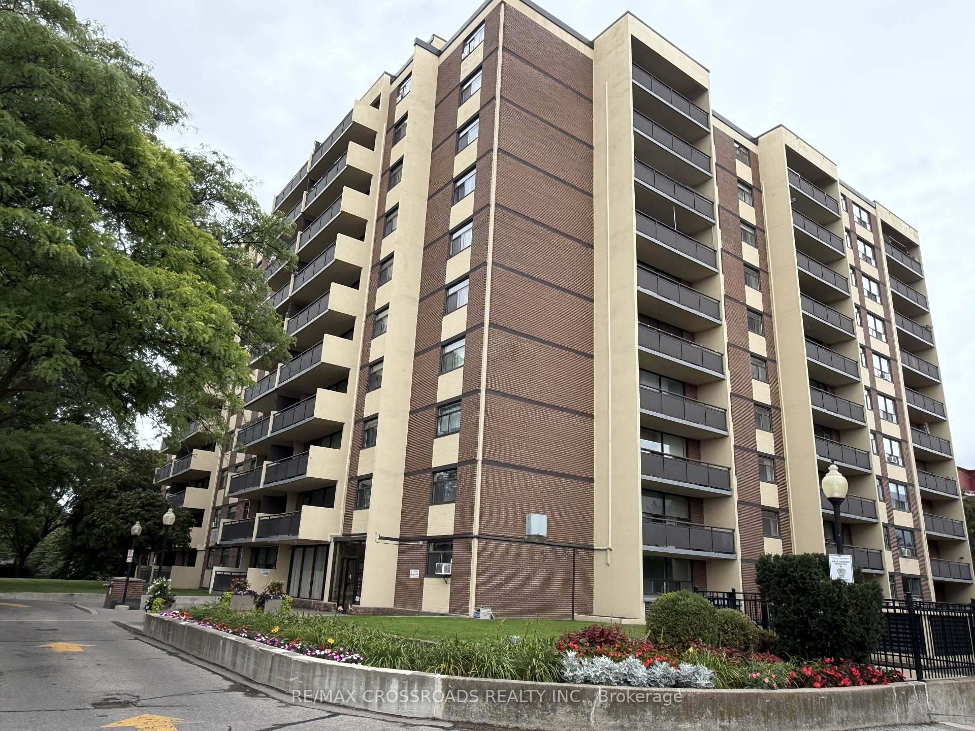 1004 - 5 Frith Road, Toronto W05, ON, exterior