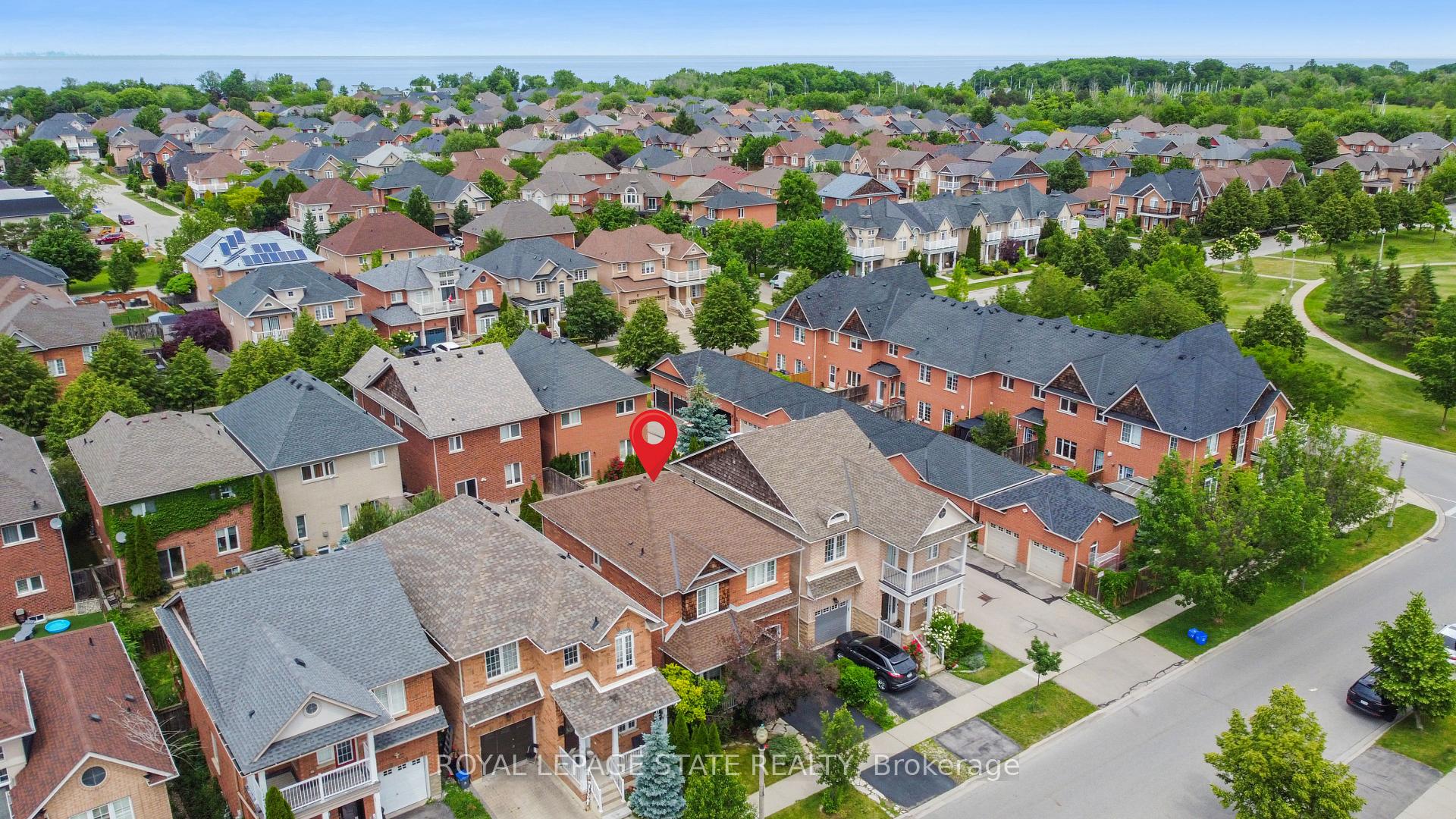33 Panorama Way, Hamilton, ON, exterior