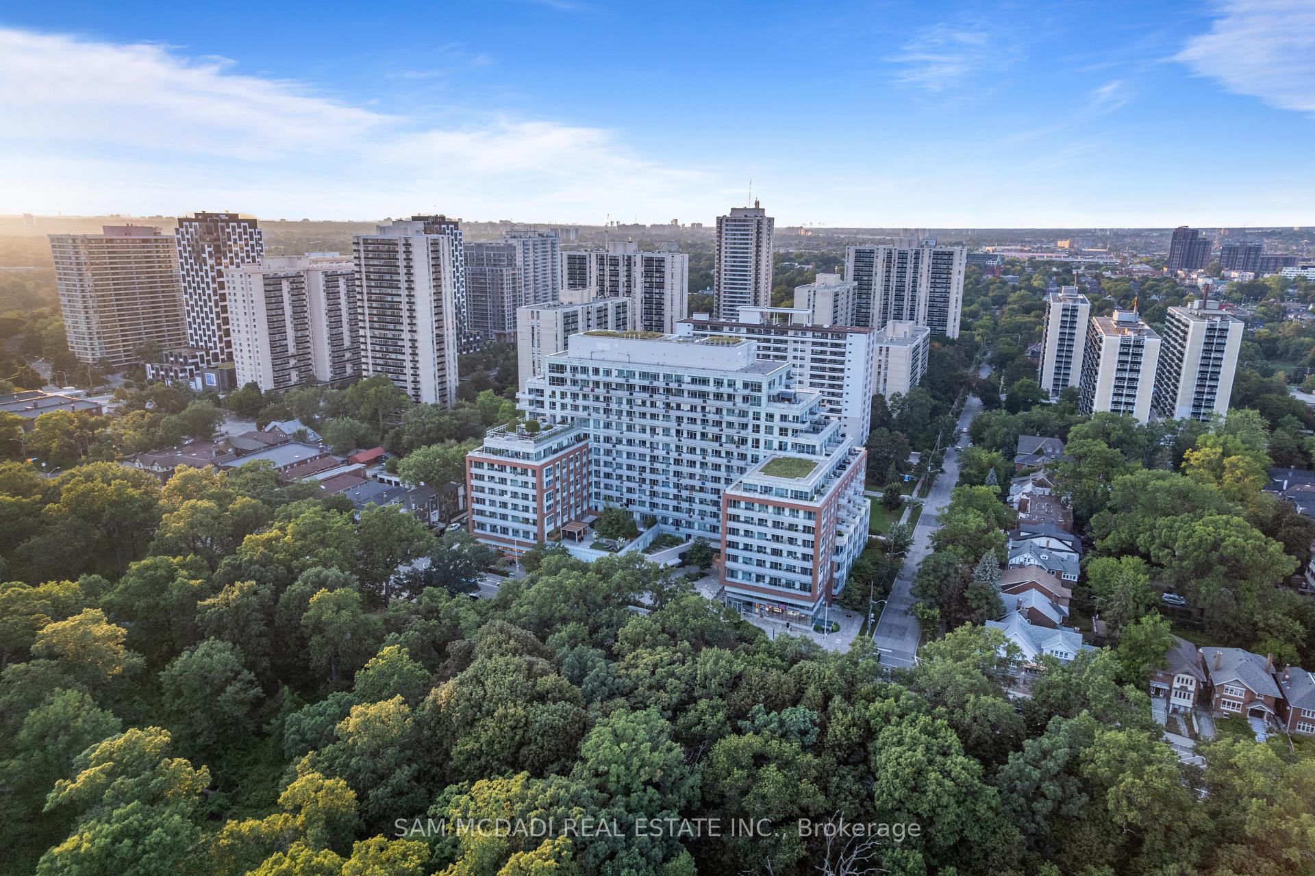 817 - 1830 Bloor Street W, Toronto W02, ON, exterior