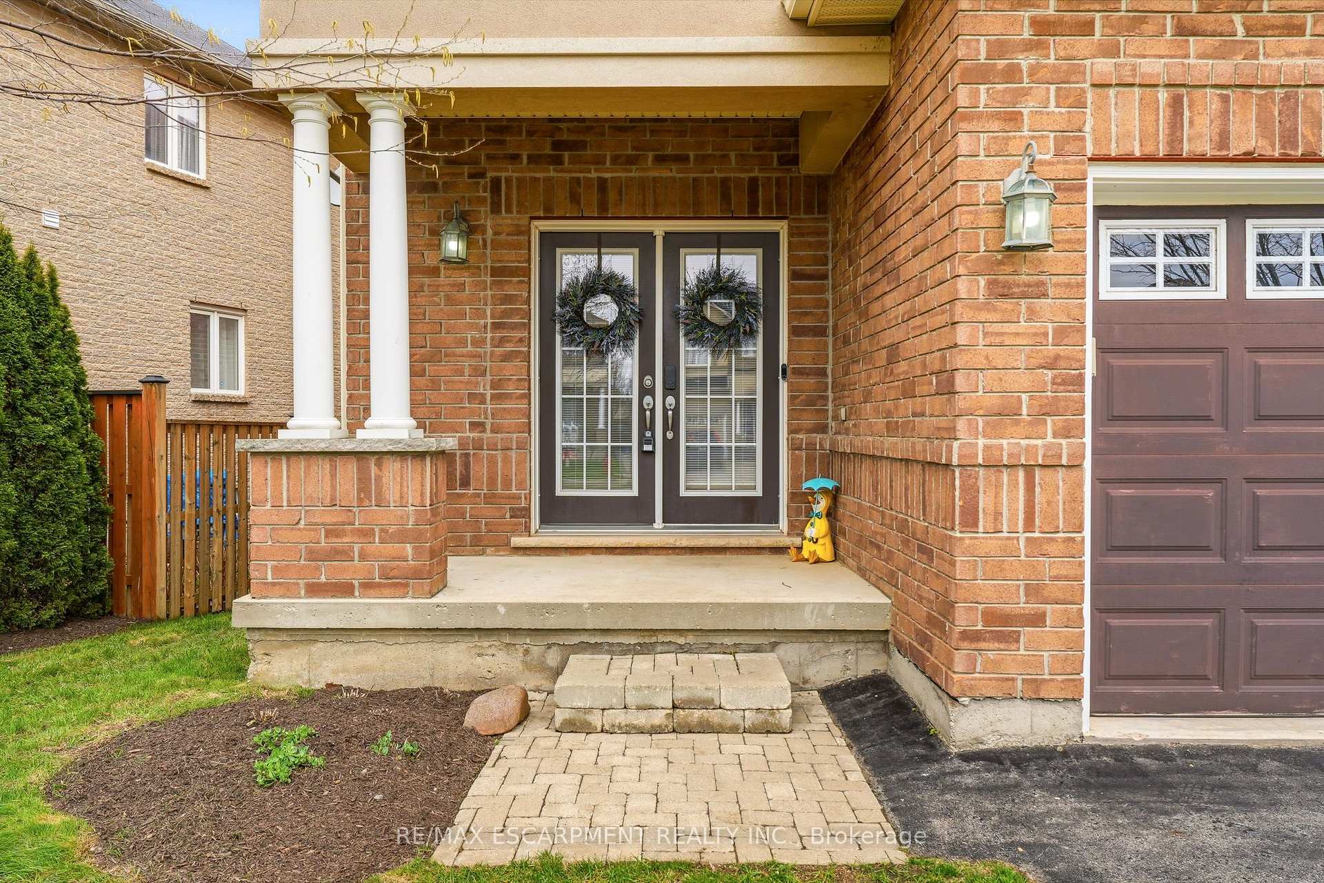 21 House Lane, Hamilton, ON, exterior