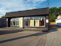 944 Simcoe Street N, Oshawa, ON, exterior
