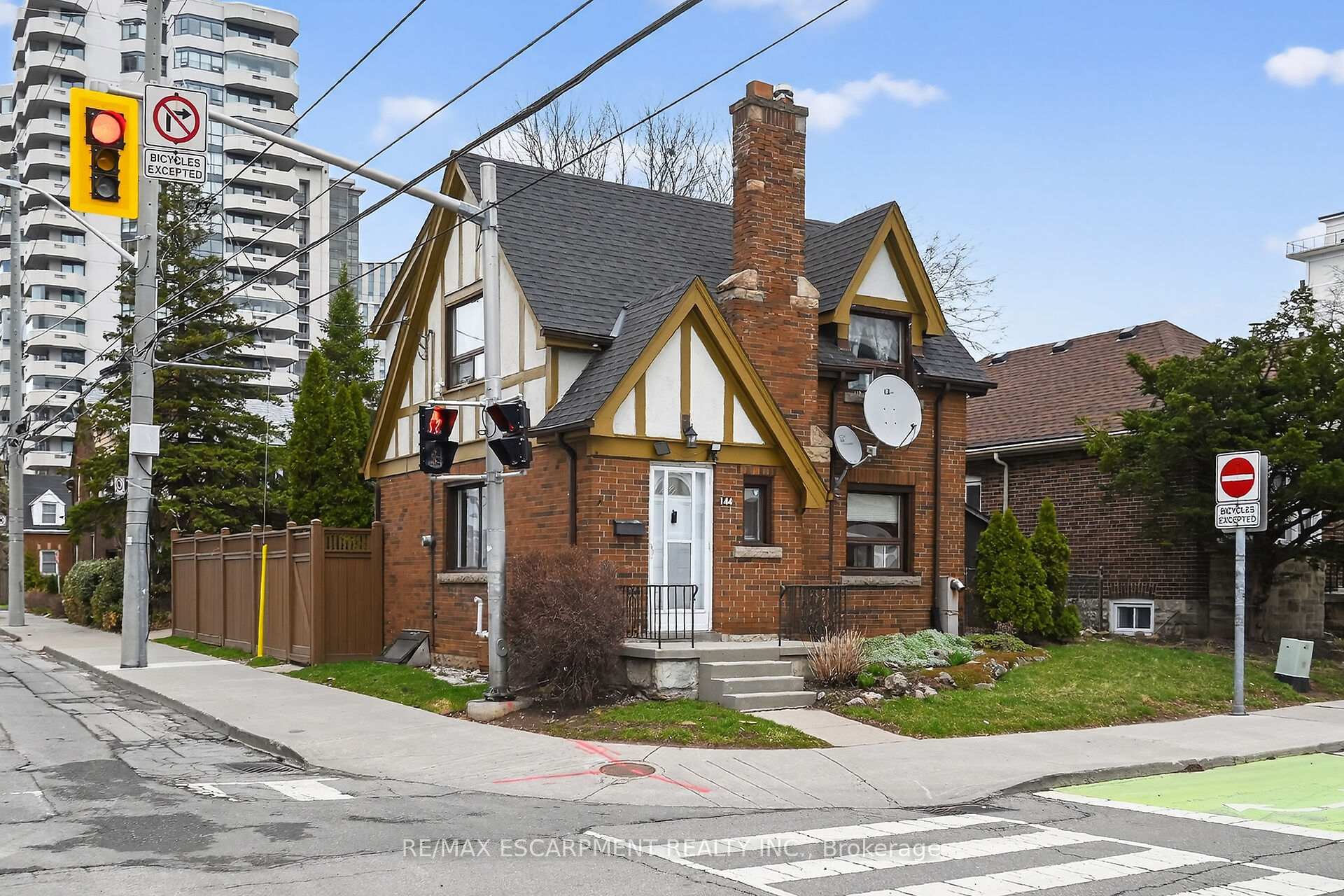 144 Hunter Street W, Hamilton, ON, exterior