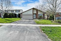 #bmst - 88 Eastman Crescent, Newmarket, ON, exterior