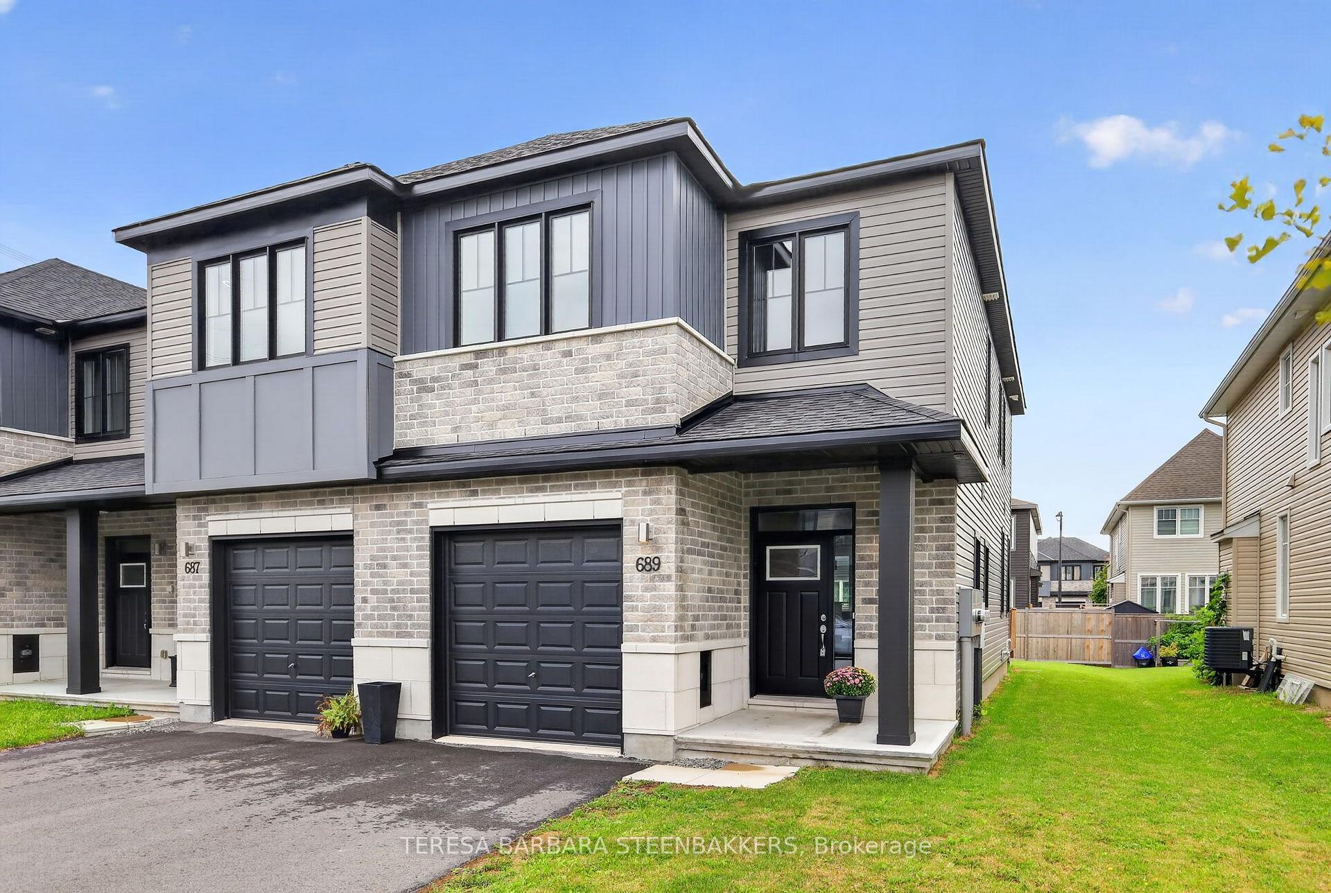 689 Taliesin Crescent E, Stittsville - Munster - Richmond, ON, exterior