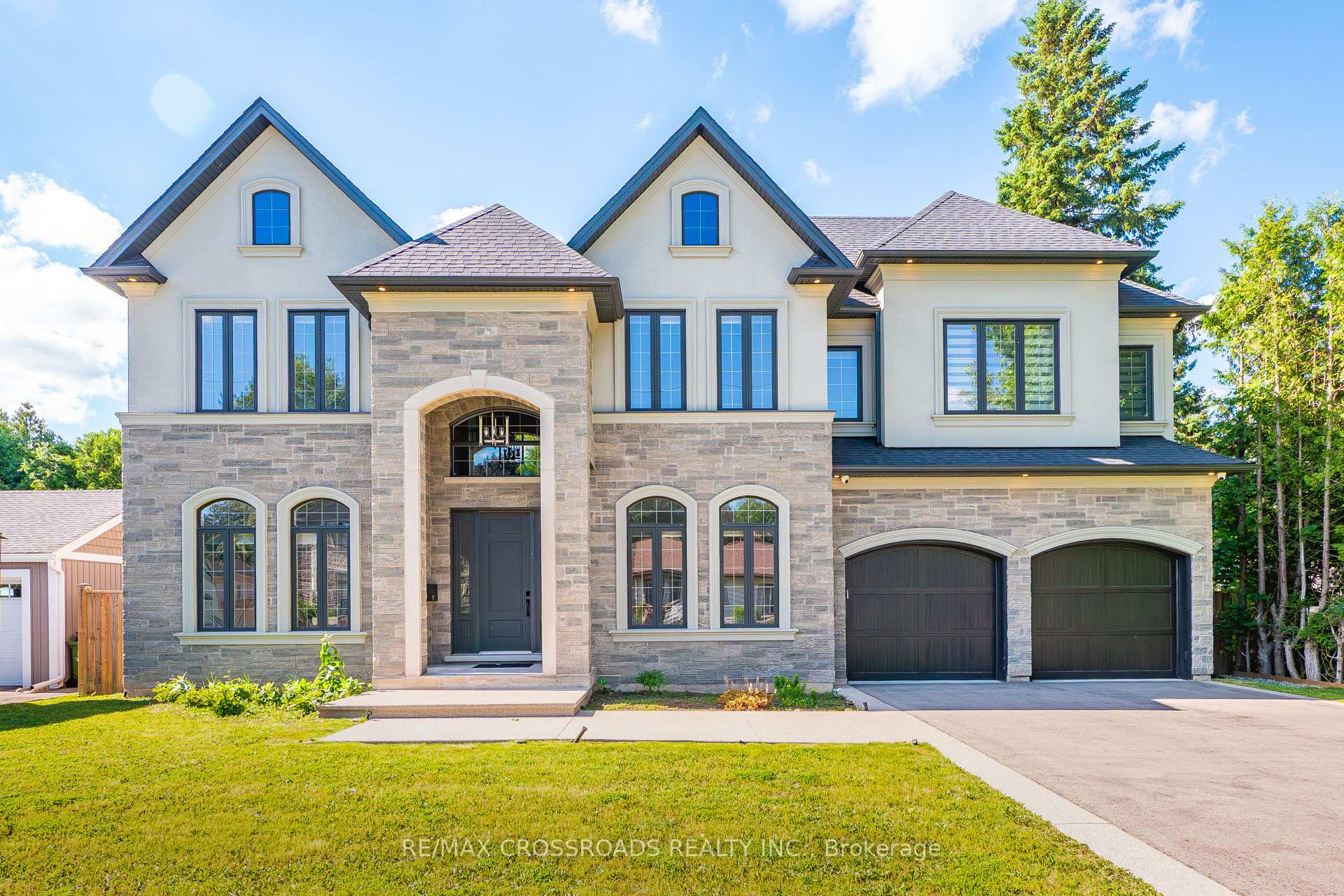 11 Oakley Court, Hamilton, ON, exterior