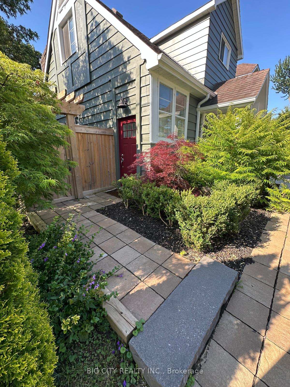 94 Wright Street, Richmond Hill, ON, exterior