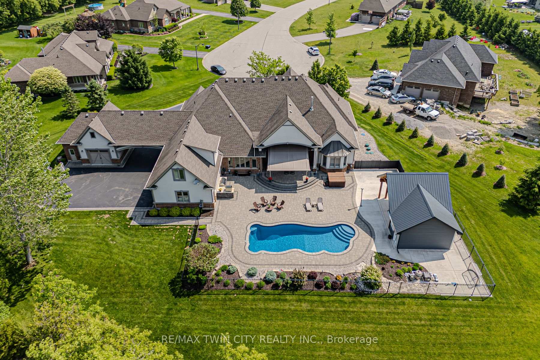 29 Wallace Court, Brantford, ON, exterior