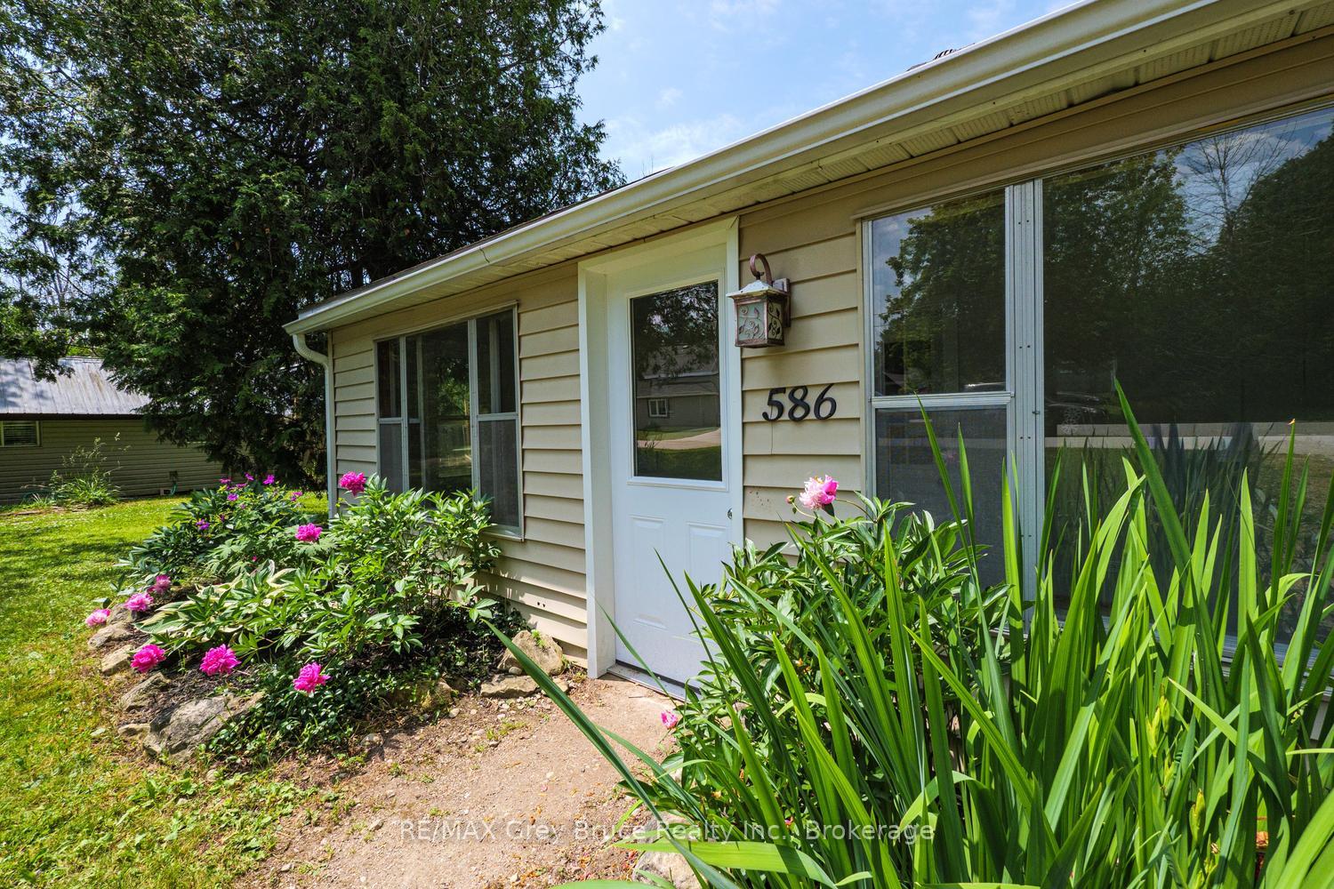 586 Dawson Street S, South Bruce Peninsula, ON, exterior