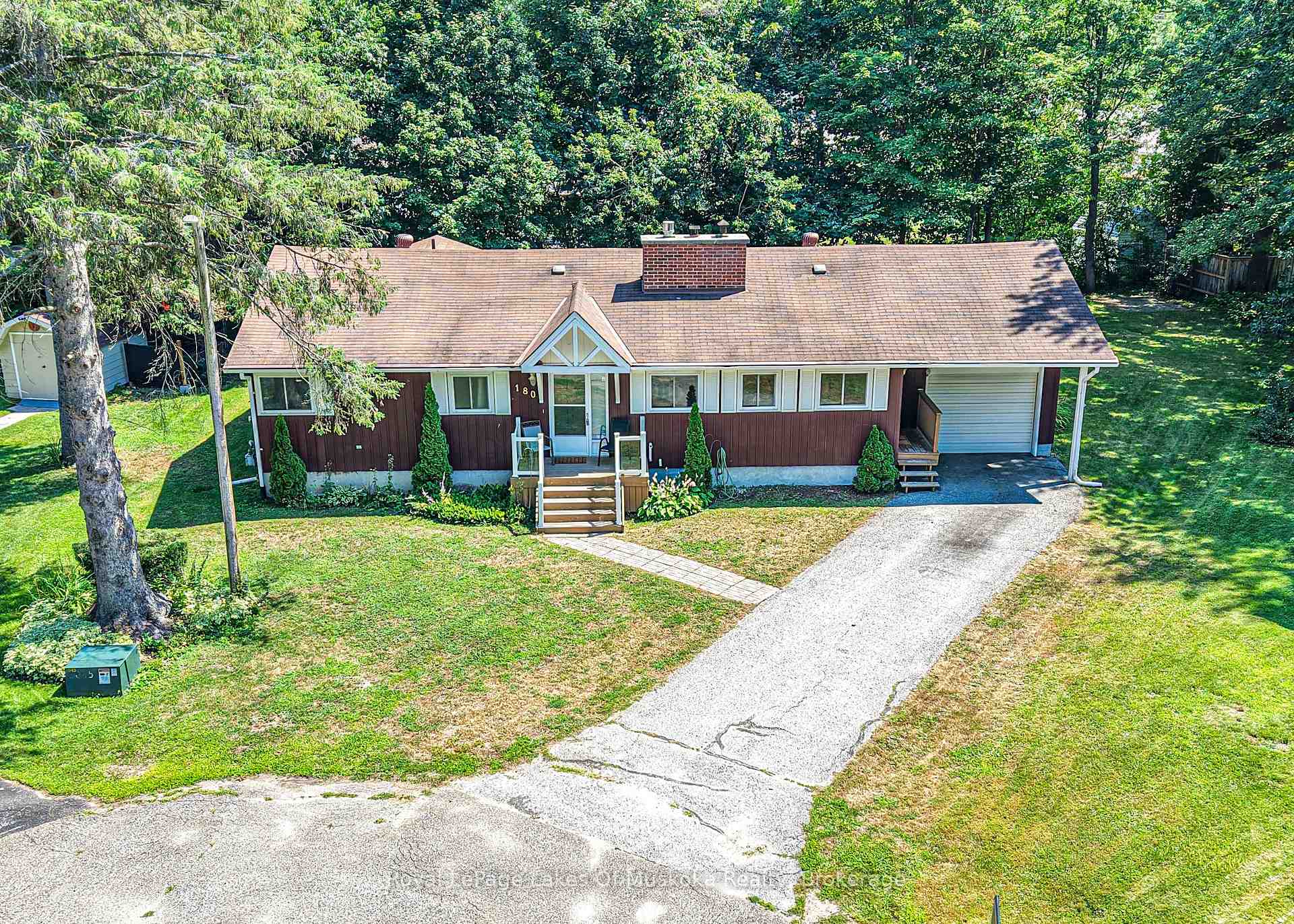 180 Lofty Pines Crescent, Gravenhurst, ON, exterior