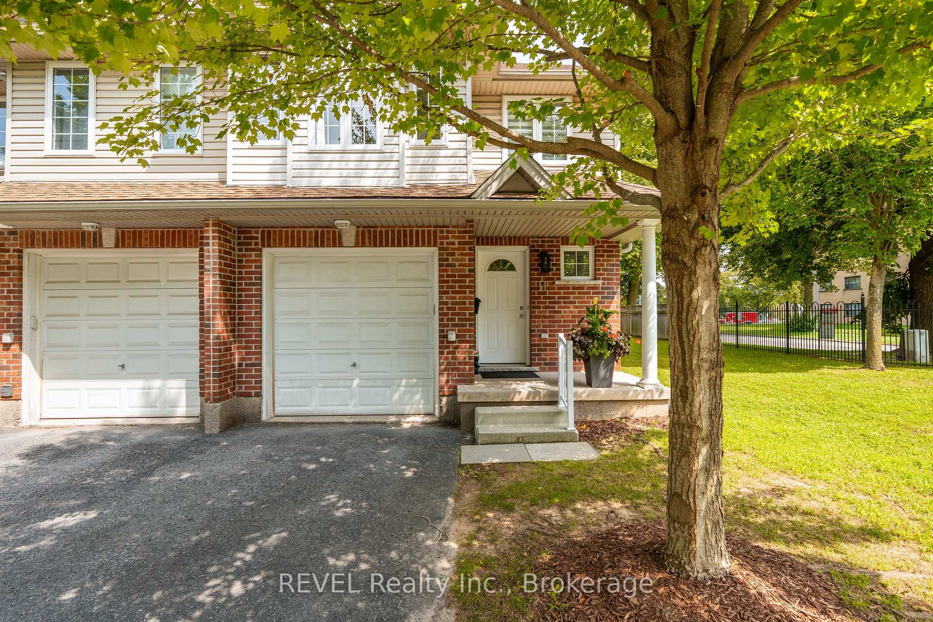 11 - 6263 Valley Way, Niagara Falls, ON, exterior