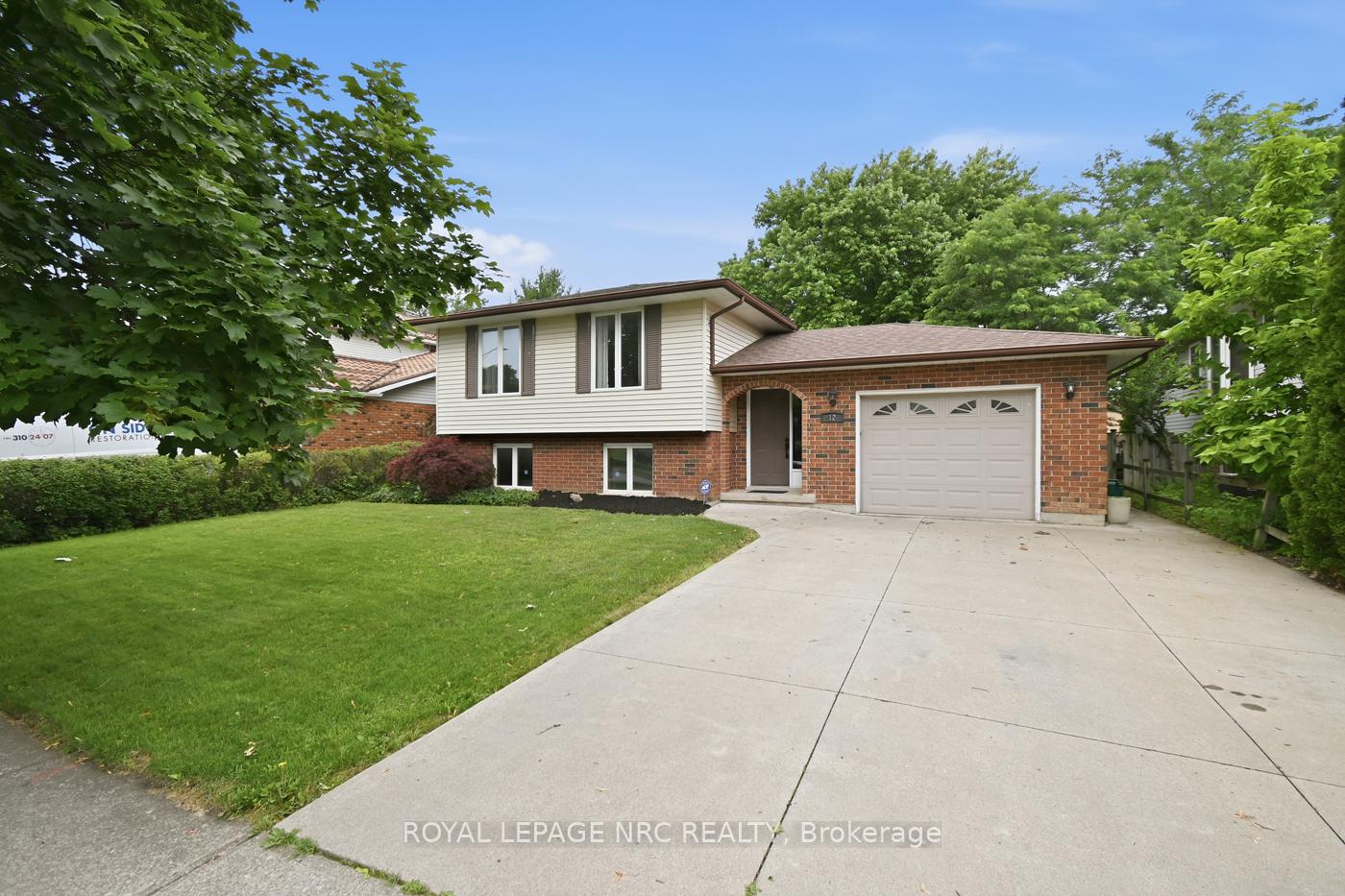 12 Harvest Oak Drive, St. Catharines, ON, exterior