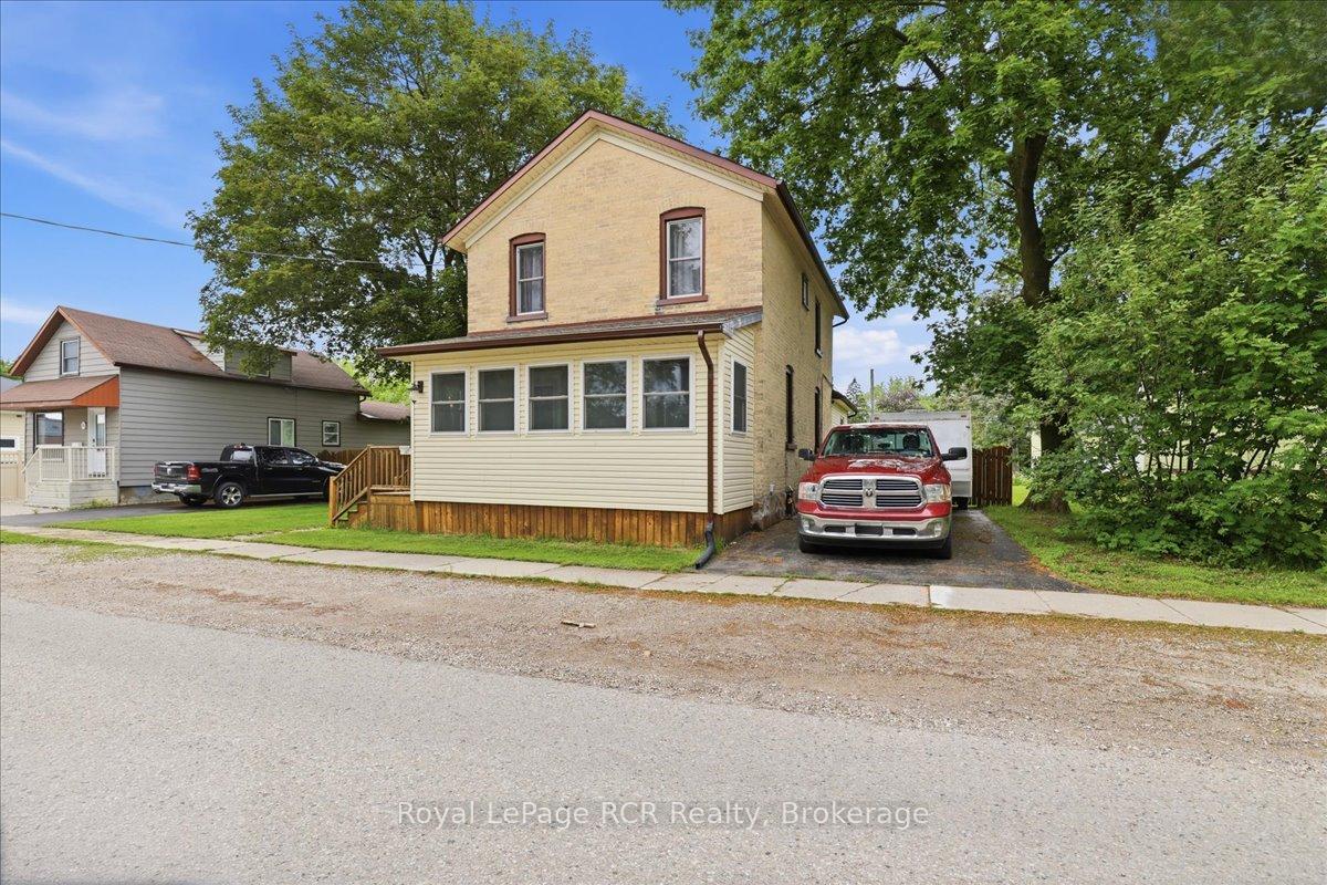 161 Livingstone Avenue N, North Perth, ON, exterior