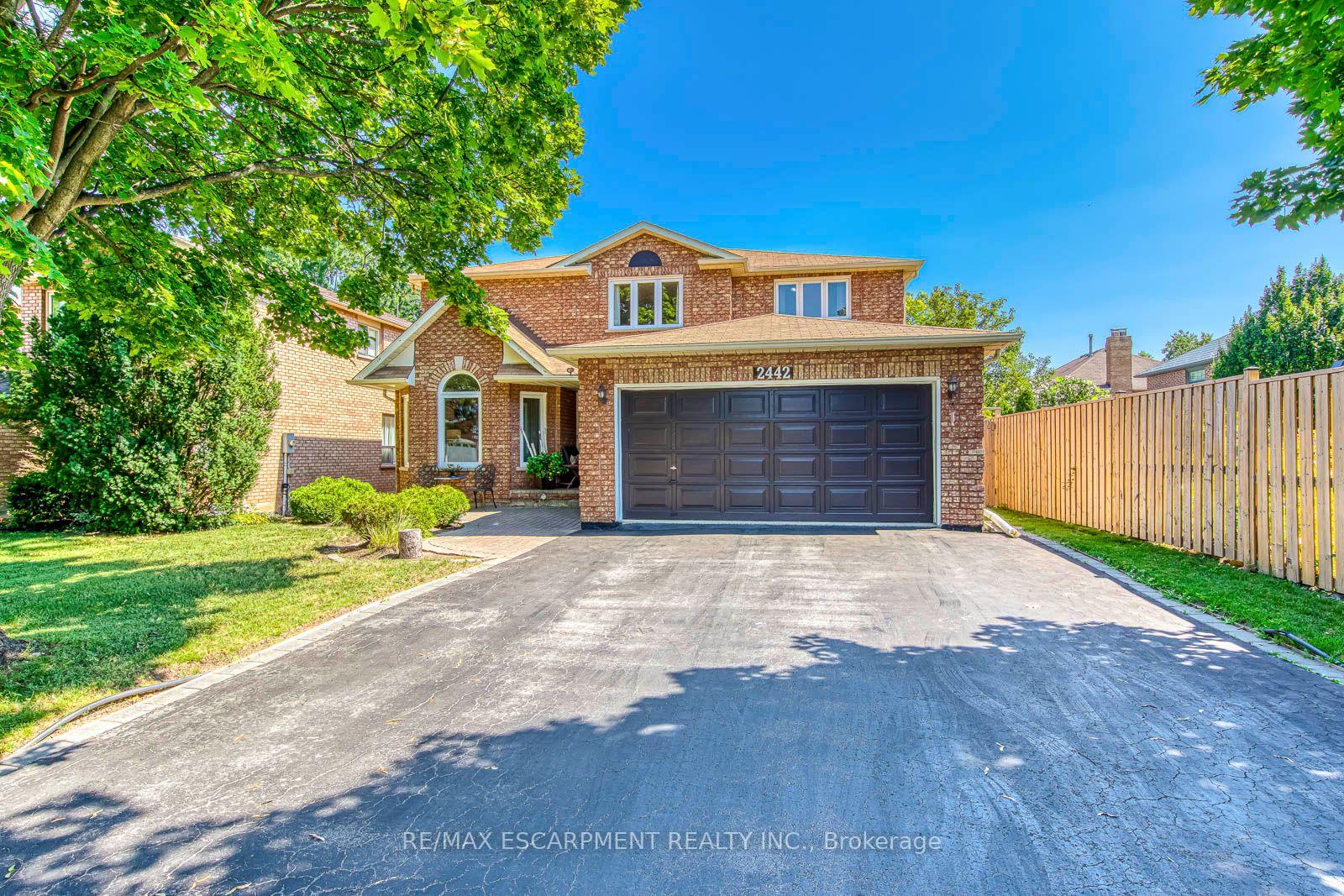 2442 Wynten Way, Oakville, ON, exterior