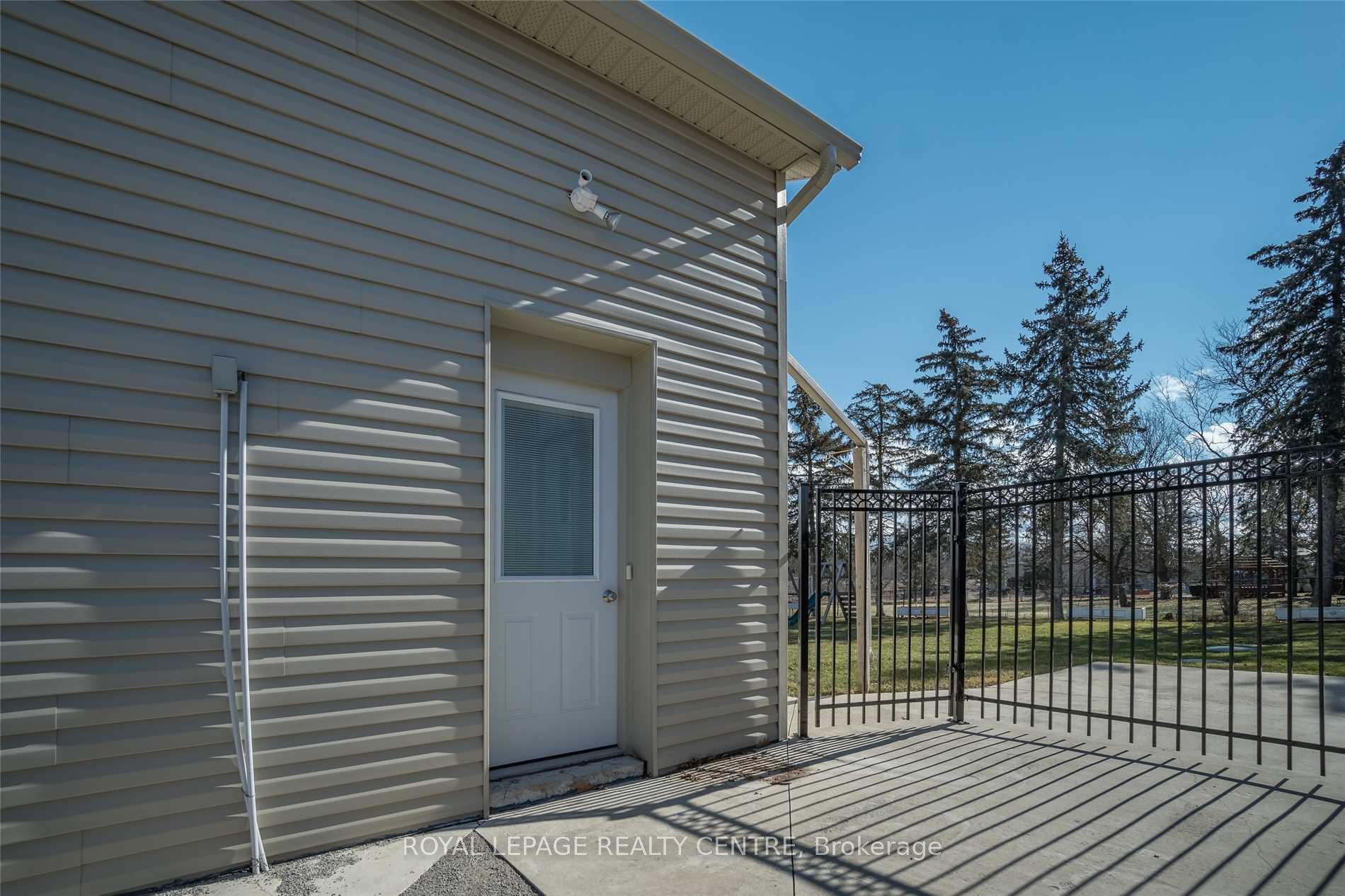 4 - 5425 Eighth Line, Milton, ON, exterior