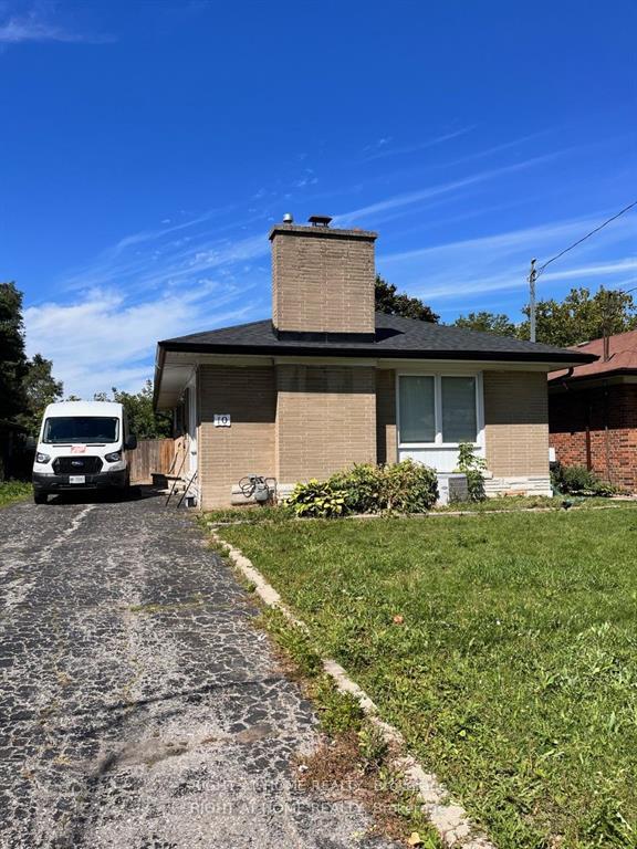 10 Shenley Road, Toronto E04, ON, exterior