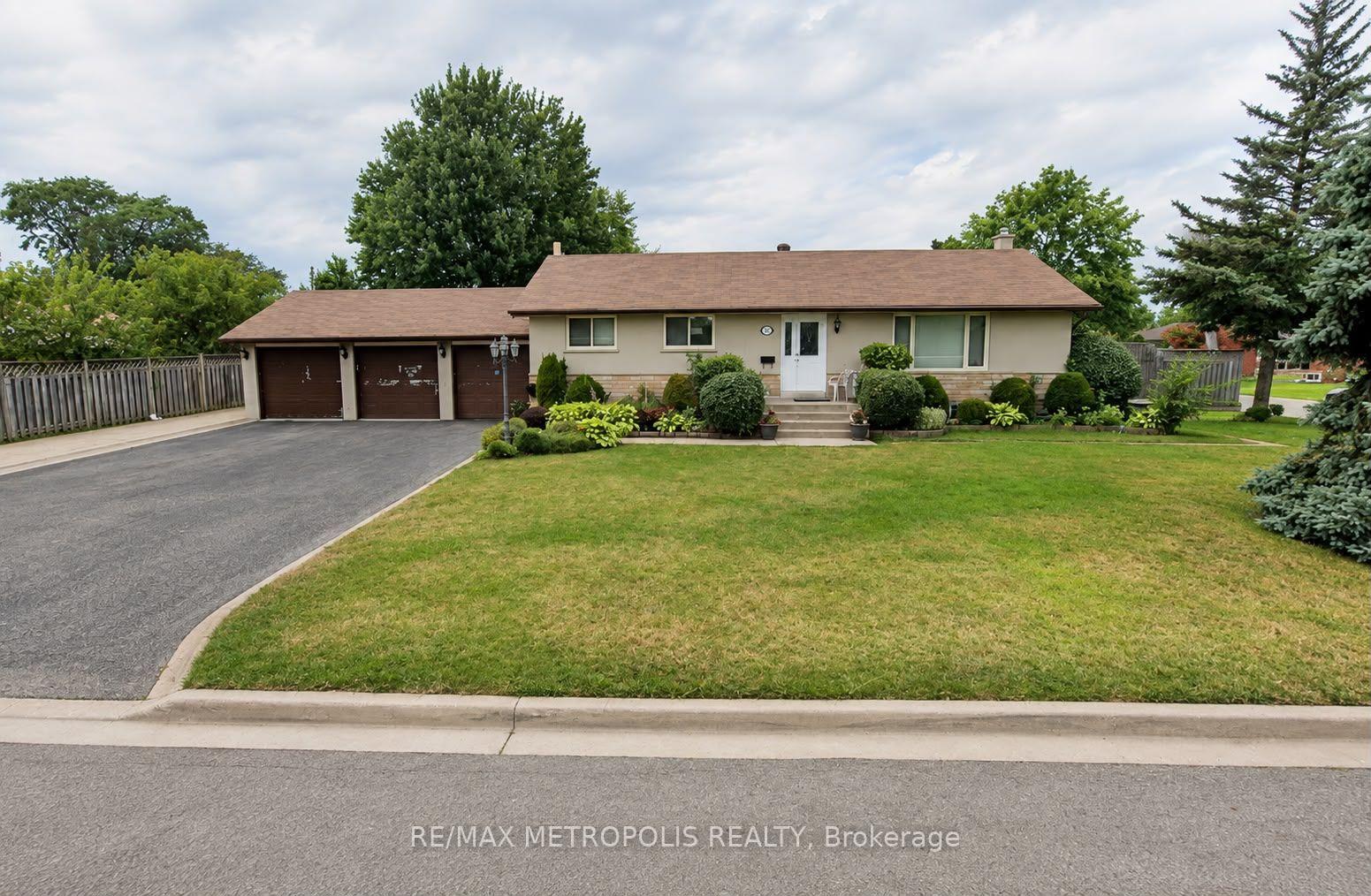 Upper - 37 Carlyle Crescent, Brampton, ON, exterior