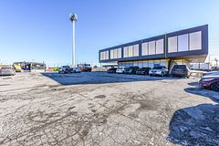 226/229 - 1300 Steeles Avenue E, Brampton, ON, exterior