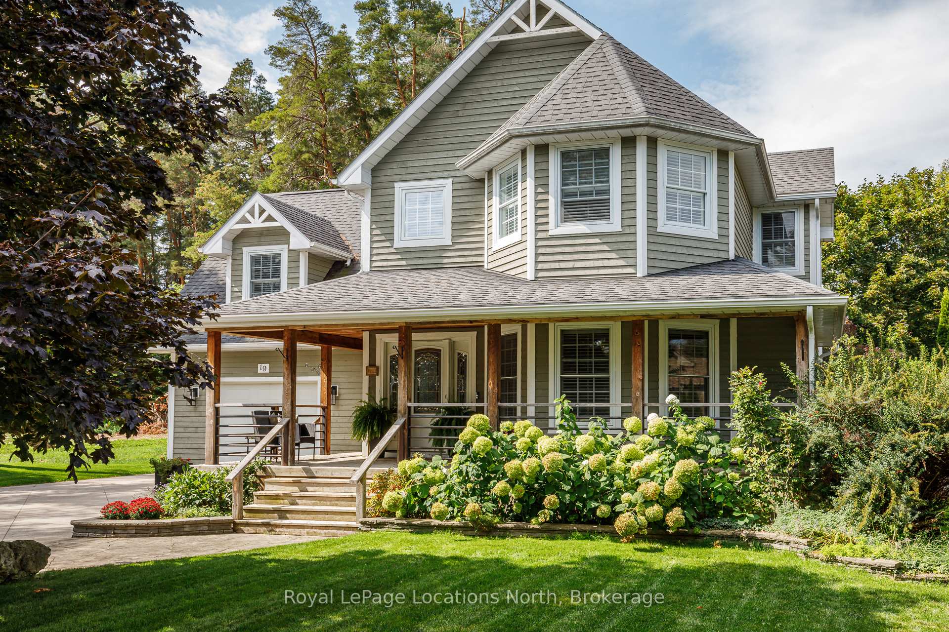 19 Melville Street, Clearview, ON, exterior