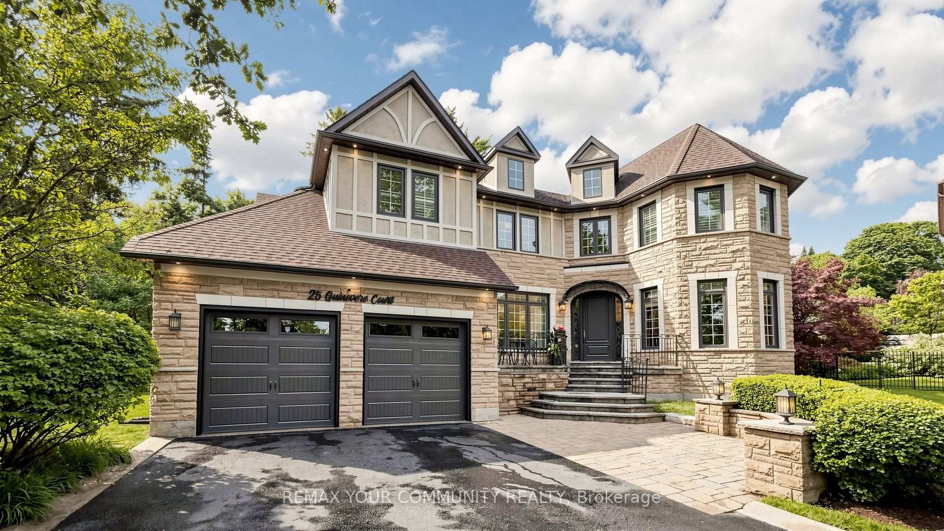 25 Guinevere Court, Richmond Hill, ON, exterior