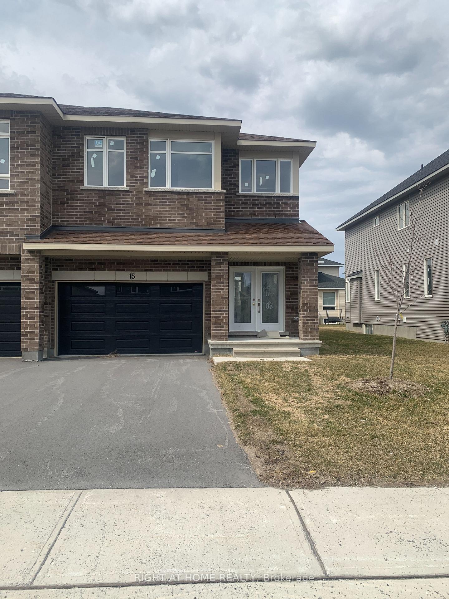 15 Wylie Way, Carleton Place, ON, exterior