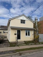 1 - 130 St Paul Crescent E, St. Catharines, ON, exterior