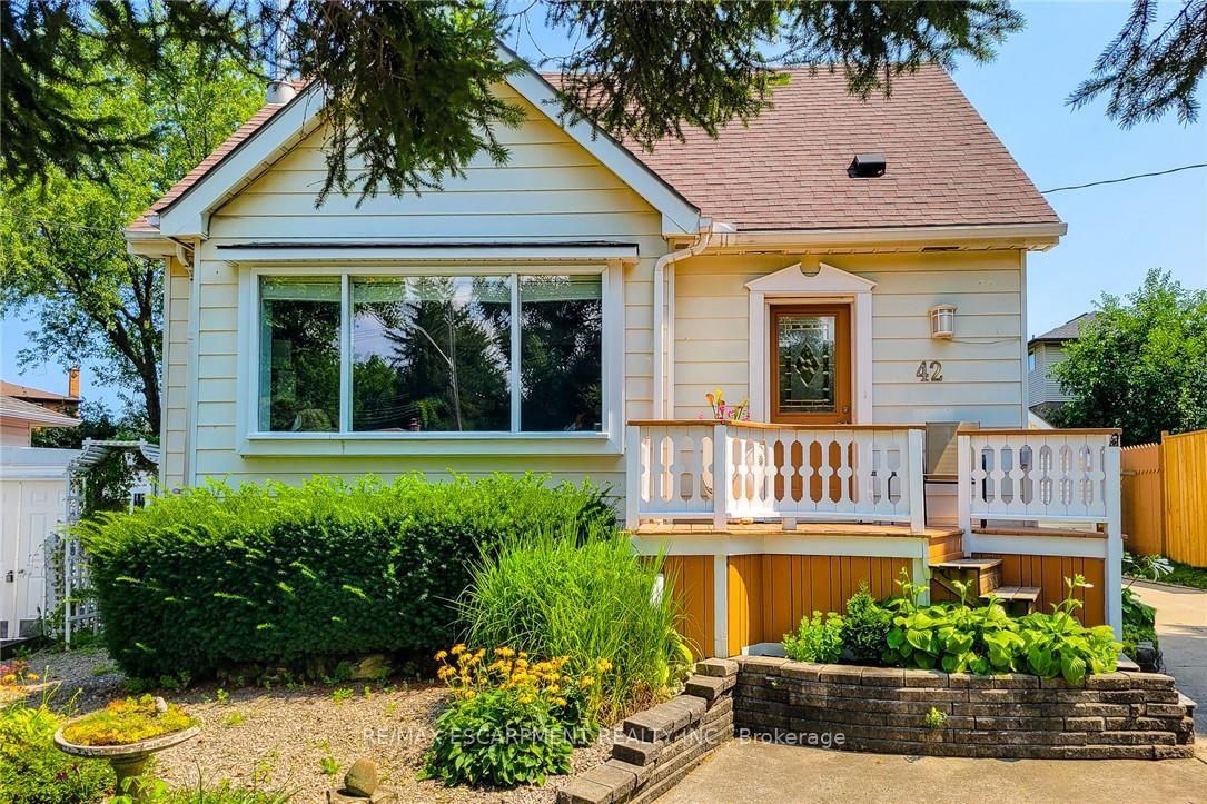 42 LAKE Avenue N, Hamilton, ON, exterior