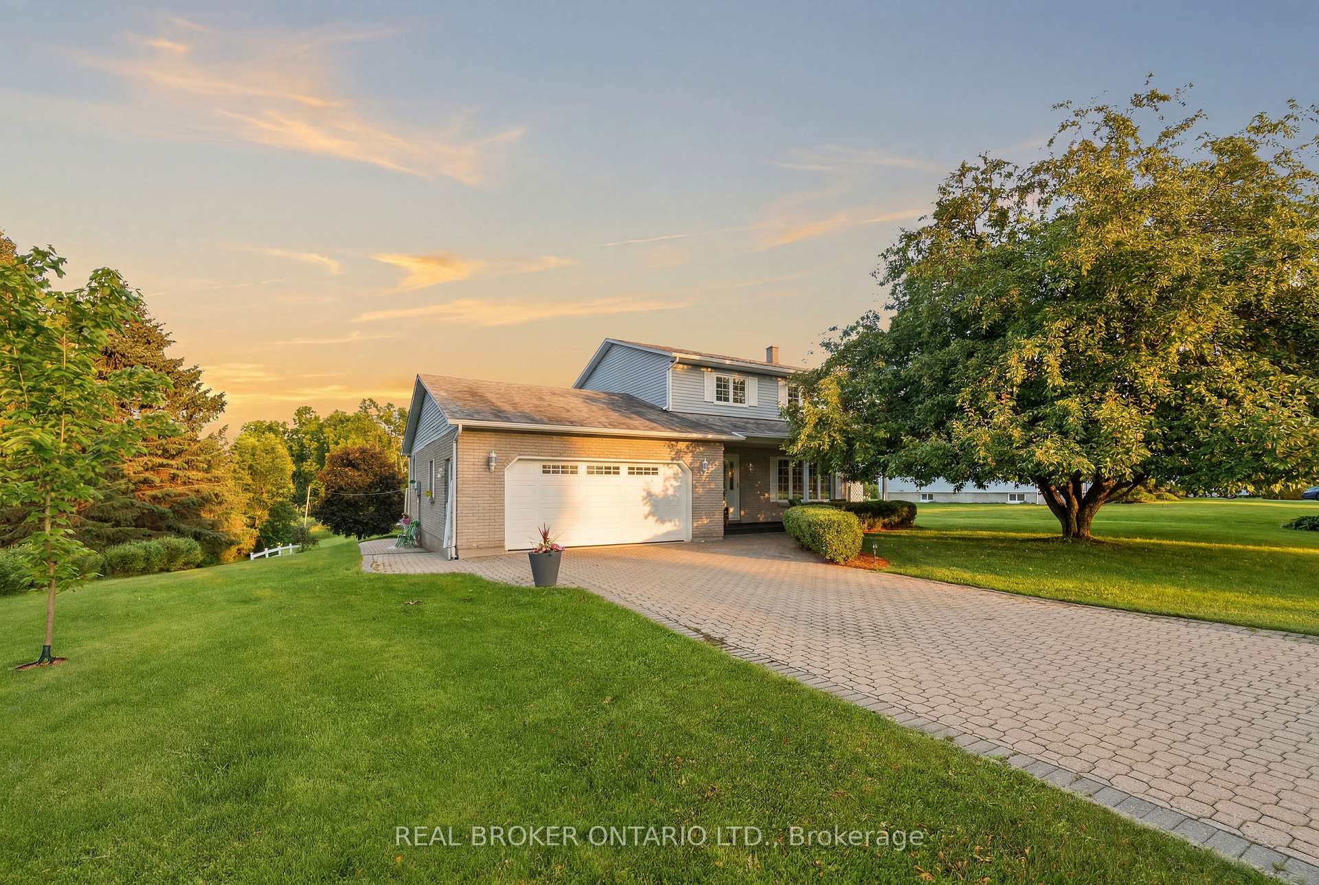 10532 Main Street, North Dundas, ON, exterior