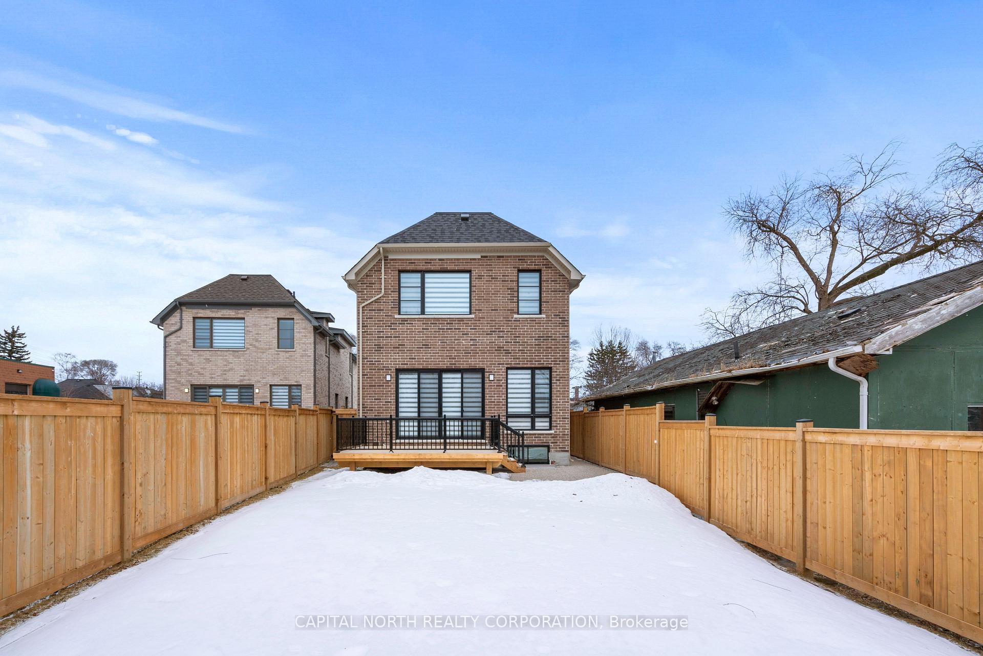 1076 Roosevelt Road, Mississauga, ON, exterior